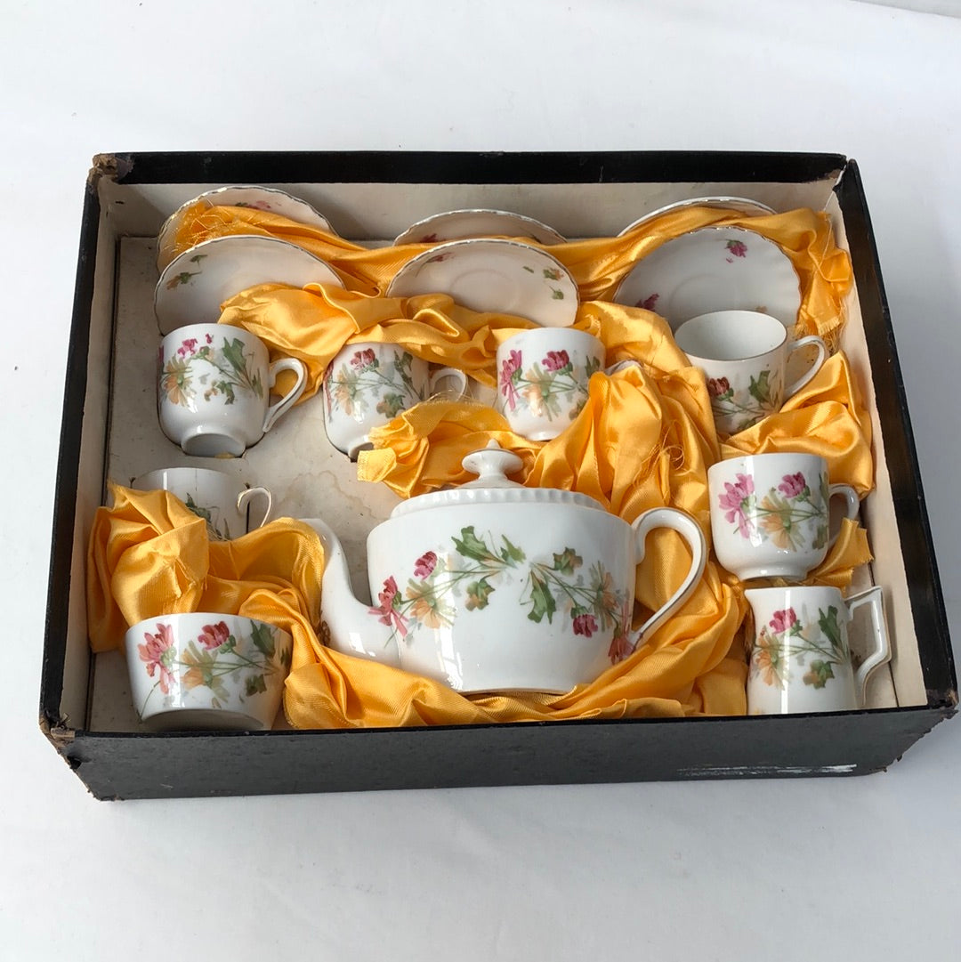 
                  
                    Antique Childs Tea Set ( 17375)
                  
                