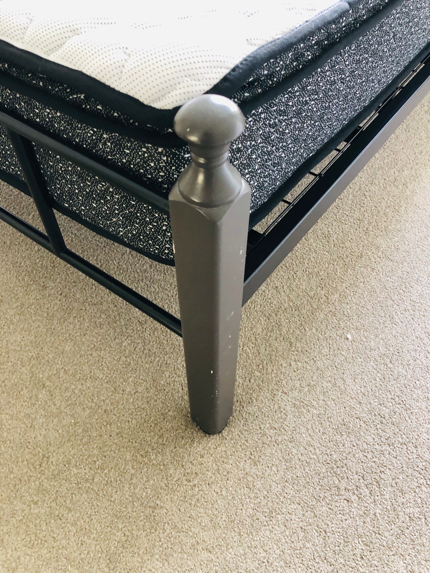 Queen Bed with Metal Base (21806)