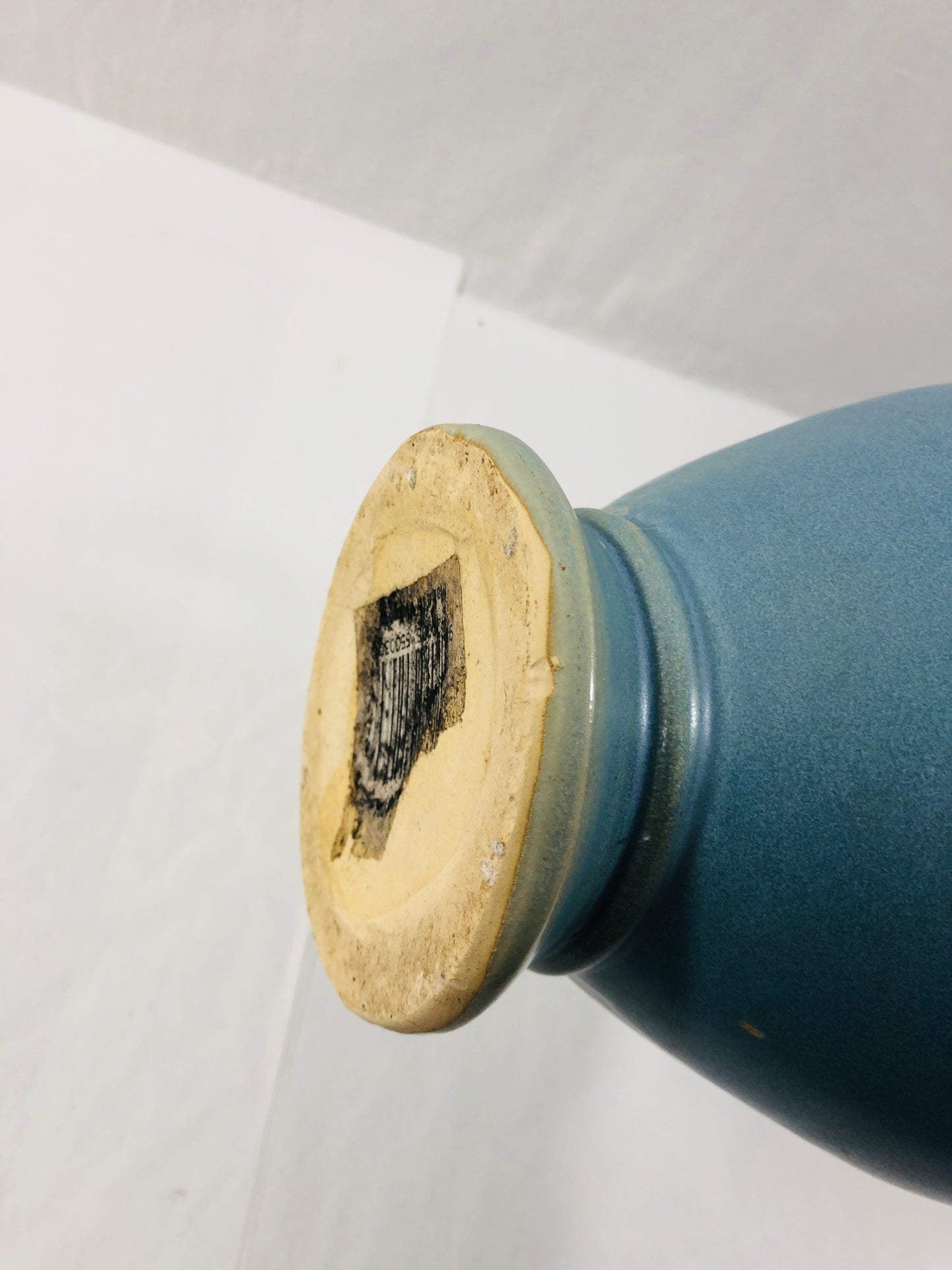 Pottery Urn Vase (20567)