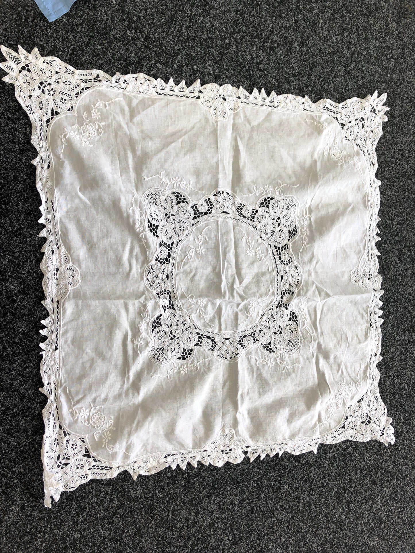 Small Tablecloths x 2 (20375)