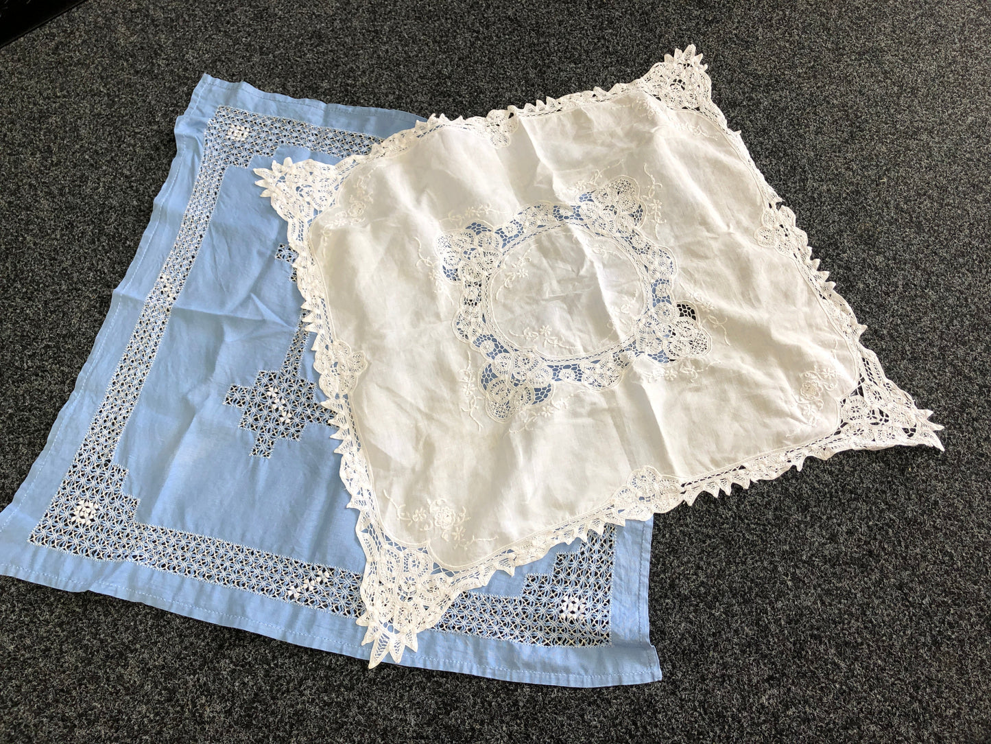 Small Tablecloths x 2 (20375)