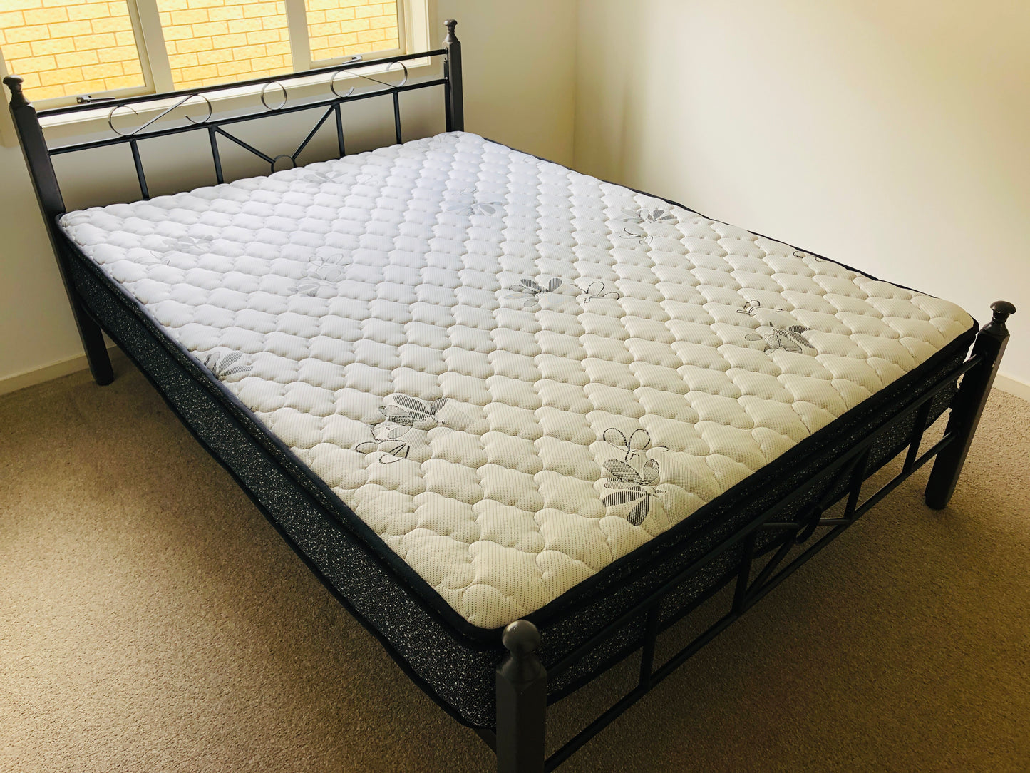 Queen Bed with Metal Base (21806)