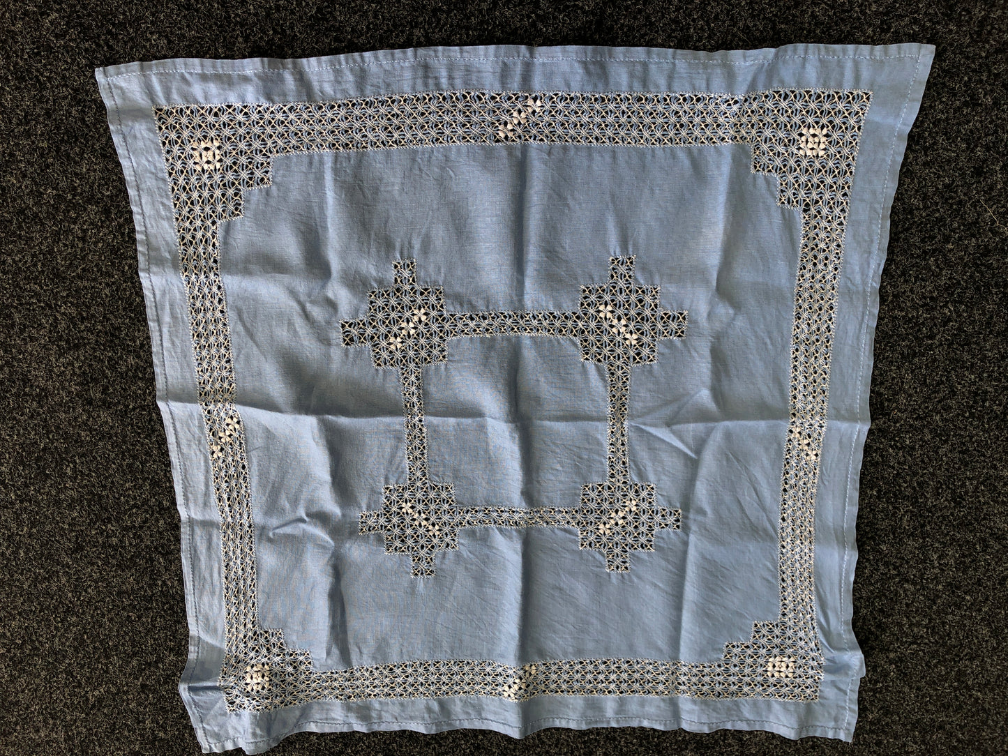 Small Tablecloths x 2 (20375)