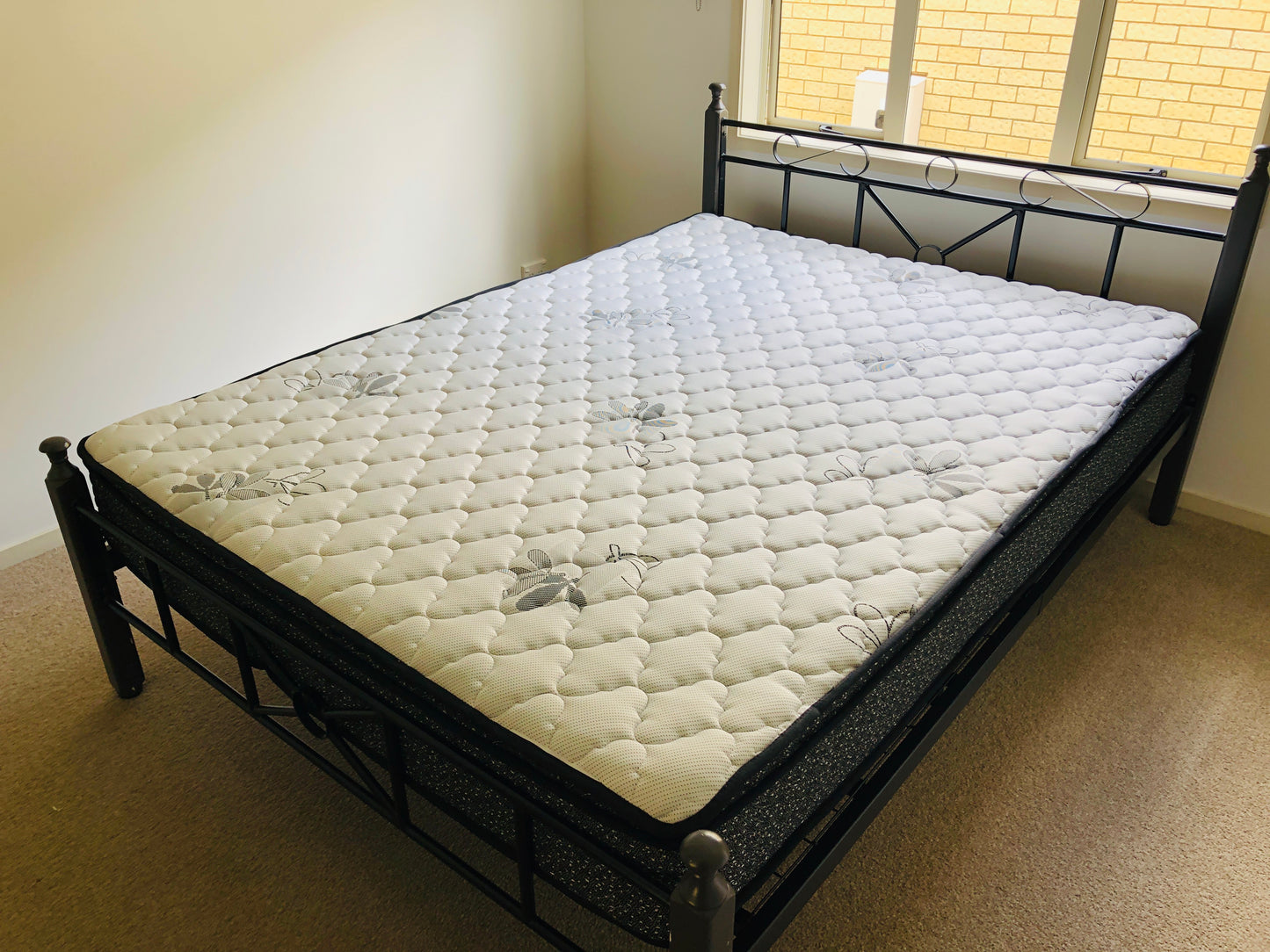 Queen Bed with Metal Base (21806)