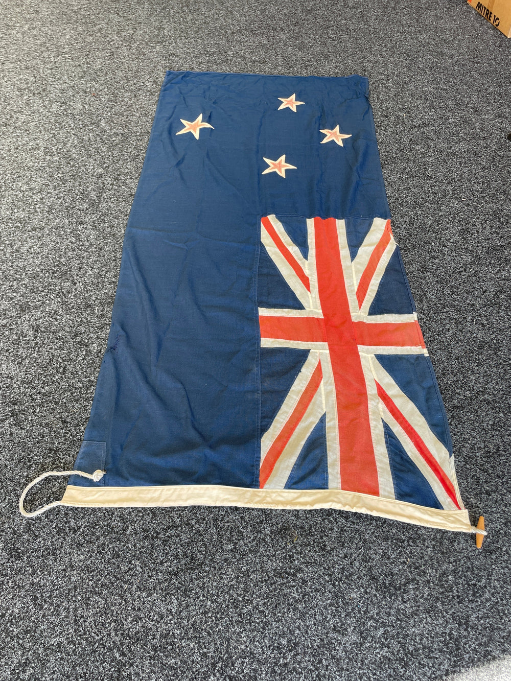 Large Vintage NZ Flag (17327)