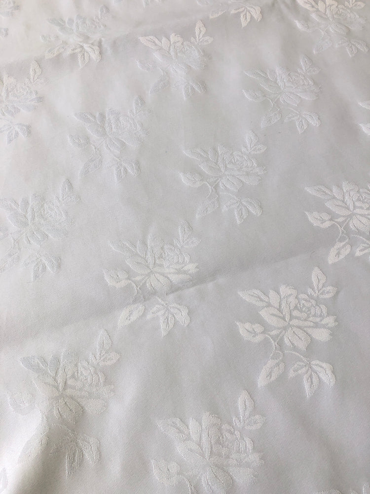 
                  
                    White Rose OVAL Patterned Tablecloth  (19294)
                  
                