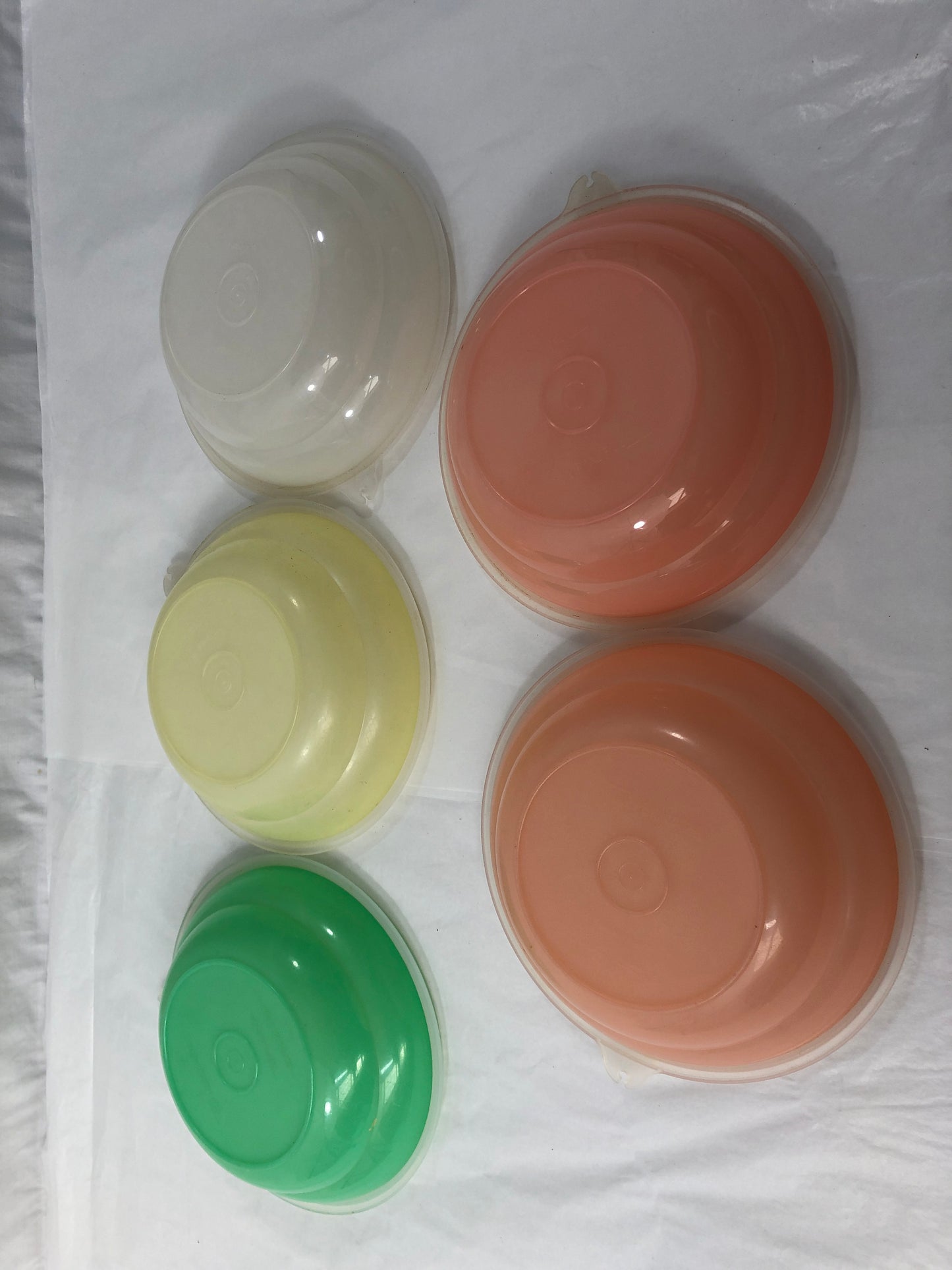
                  
                    Vintage NZ Made Tupperware Bowls & Cups with Lids (21413)
                  
                