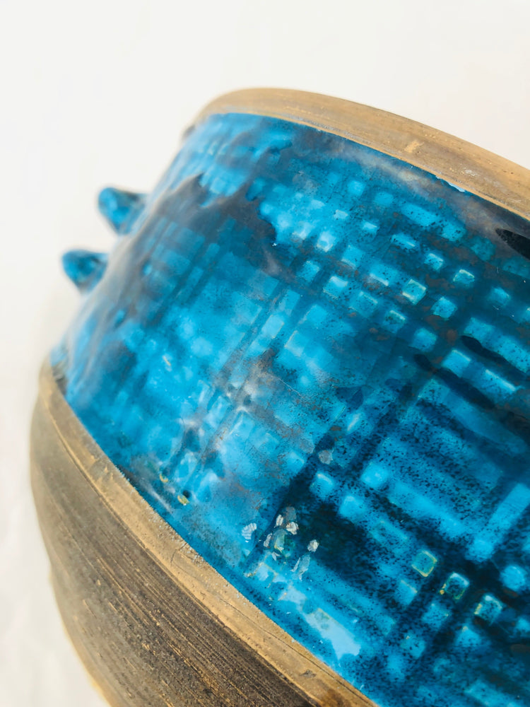 
                  
                    Beautifully Made Pottery Pot (21563)
                  
                
