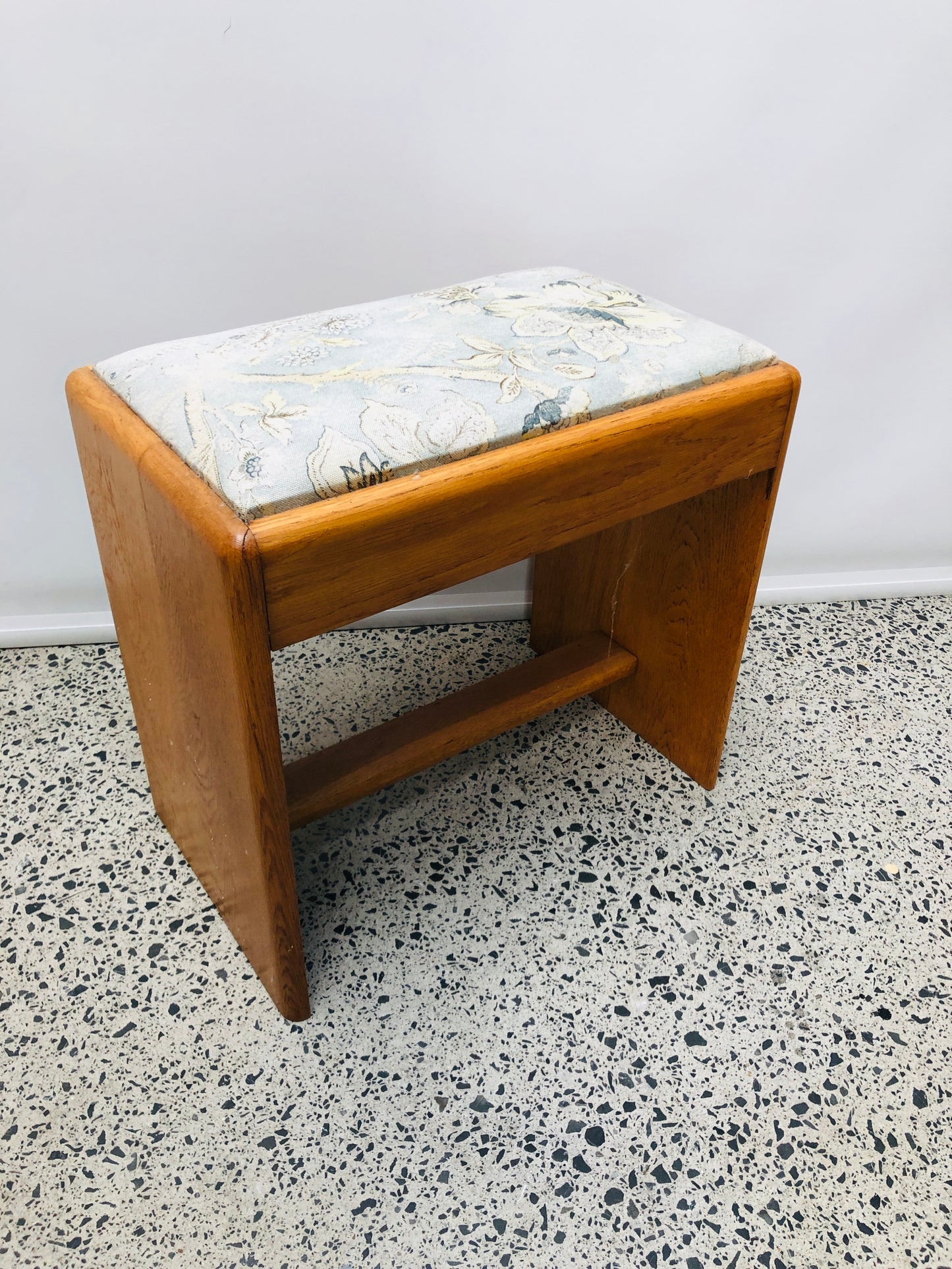 
                  
                    Small Oak Piano Seat (21476)
                  
                