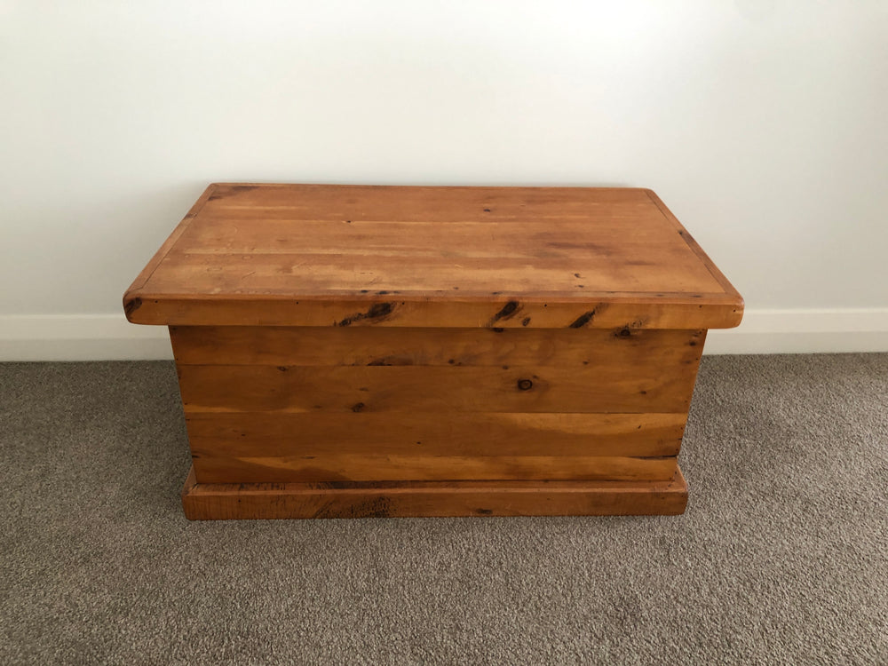 Rimu Glory Box/Table (20192)