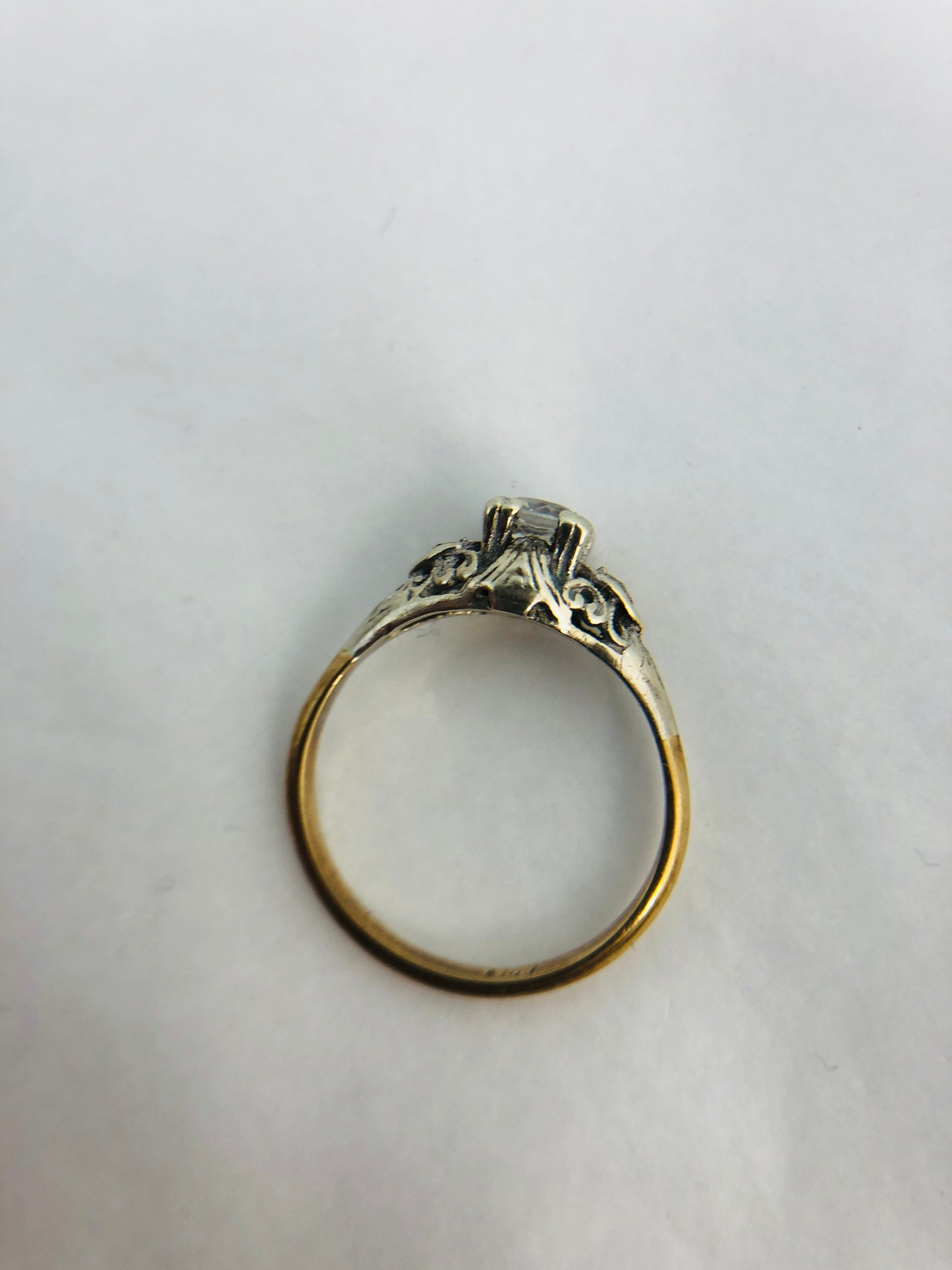 
                  
                    9ct Gold & White Gold Ring (21593)
                  
                