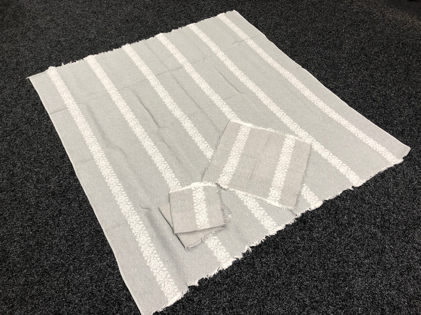 
                  
                    Grey Tablecloth With Napkins (21408)
                  
                