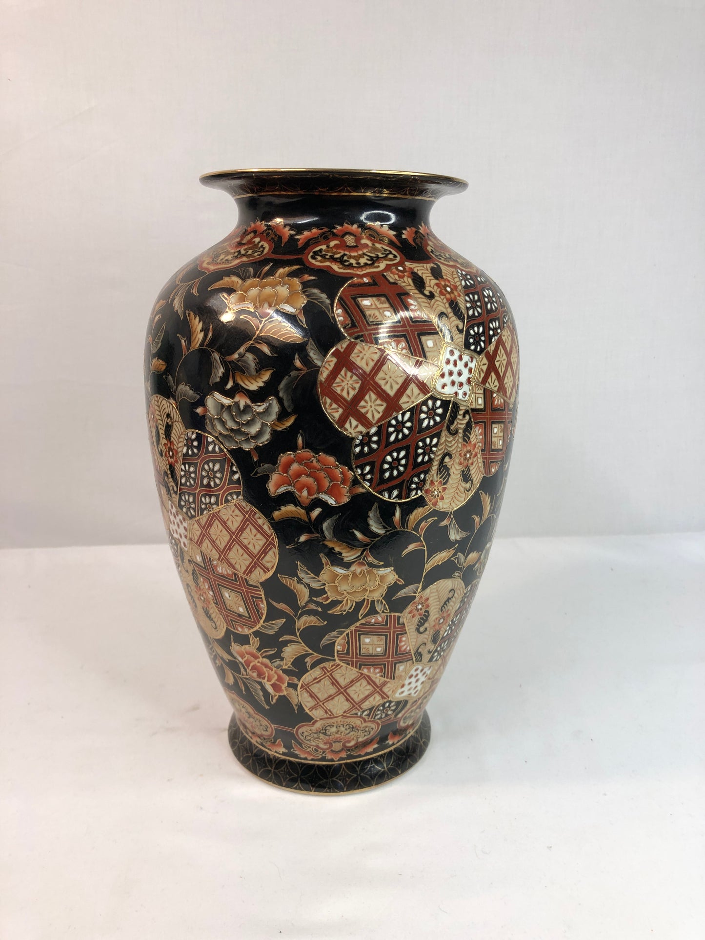 
                  
                    Large Beautiful Imari Vase (18302)
                  
                