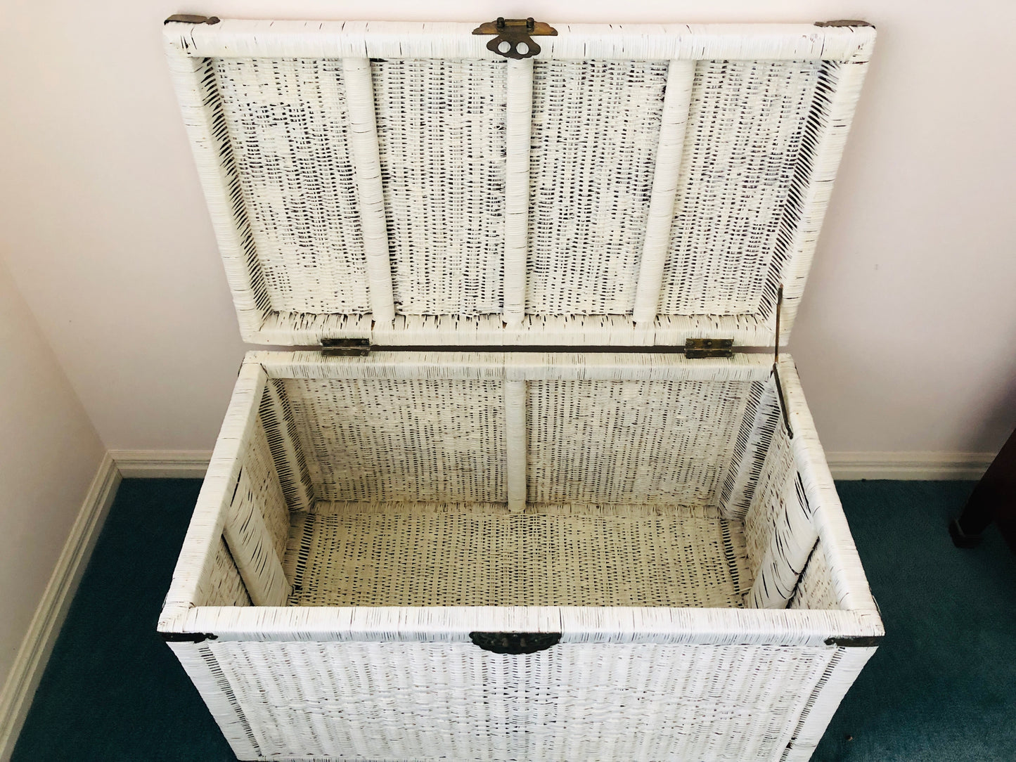 
                  
                    White Wicker/Cane Blanket Box / Trunk (21782)
                  
                