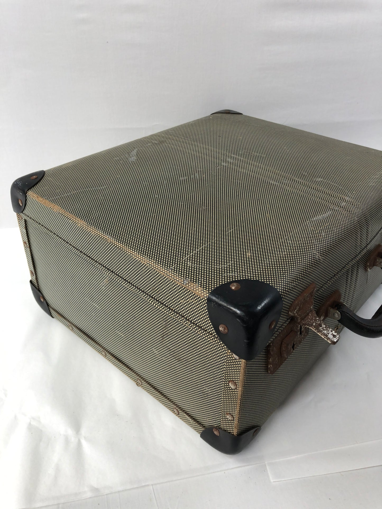 
                  
                    Vintage Hard shell Suitcase (20409)
                  
                