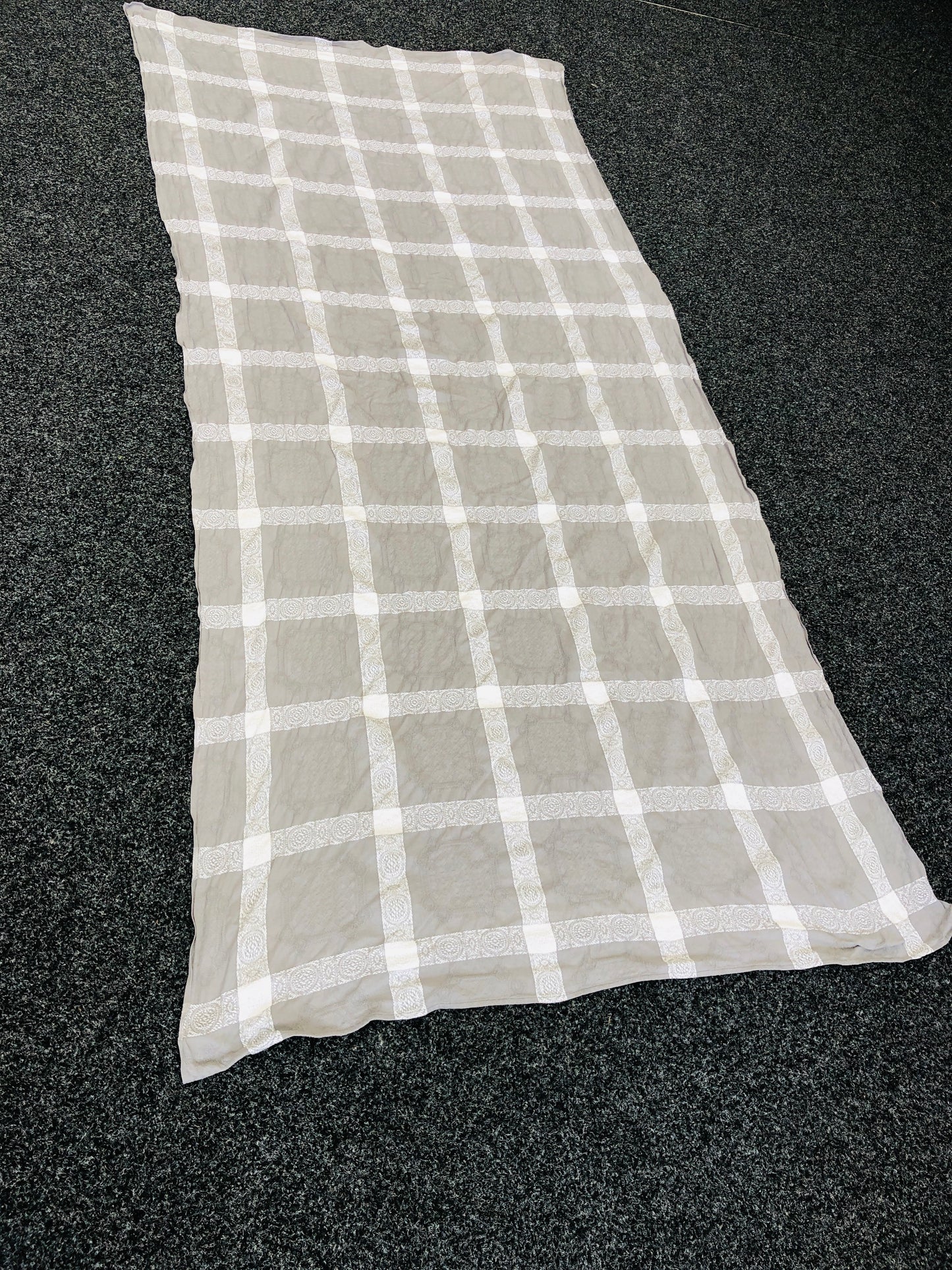 
                  
                    Long Grey Linen Tablecloth with 10 Napkins (21664)
                  
                