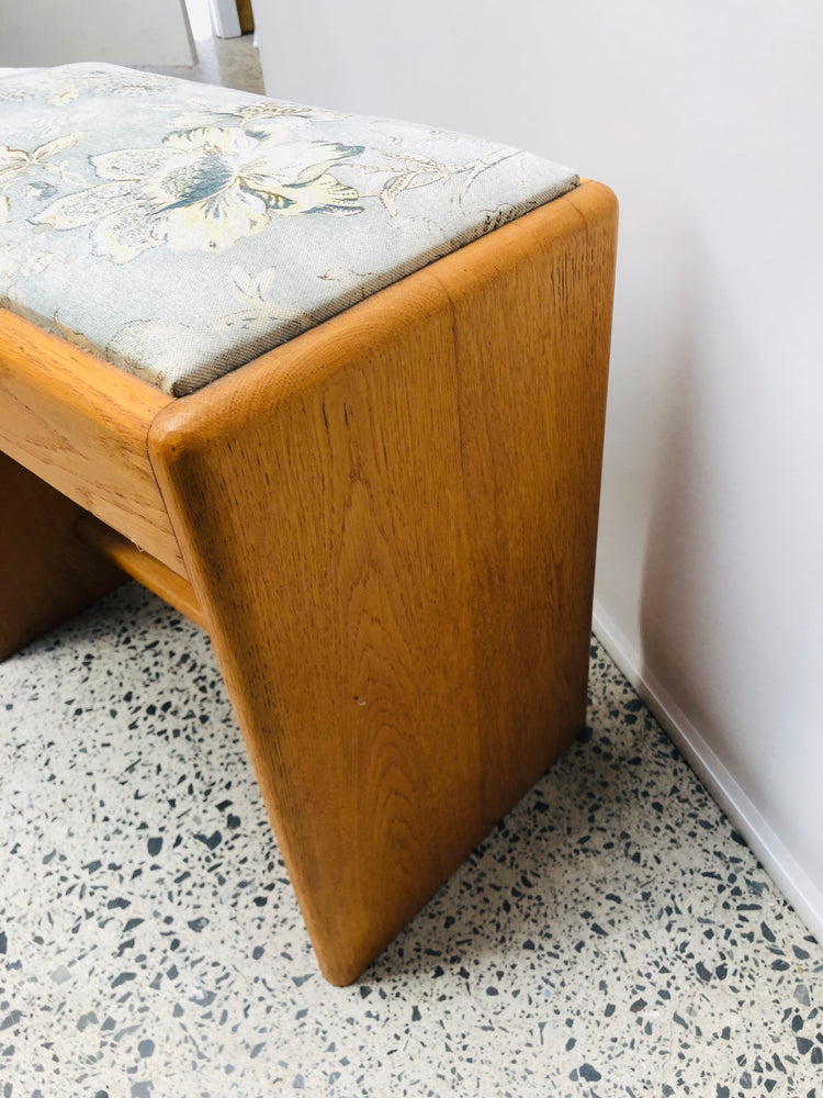 
                  
                    Small Oak Piano Seat (21476)
                  
                