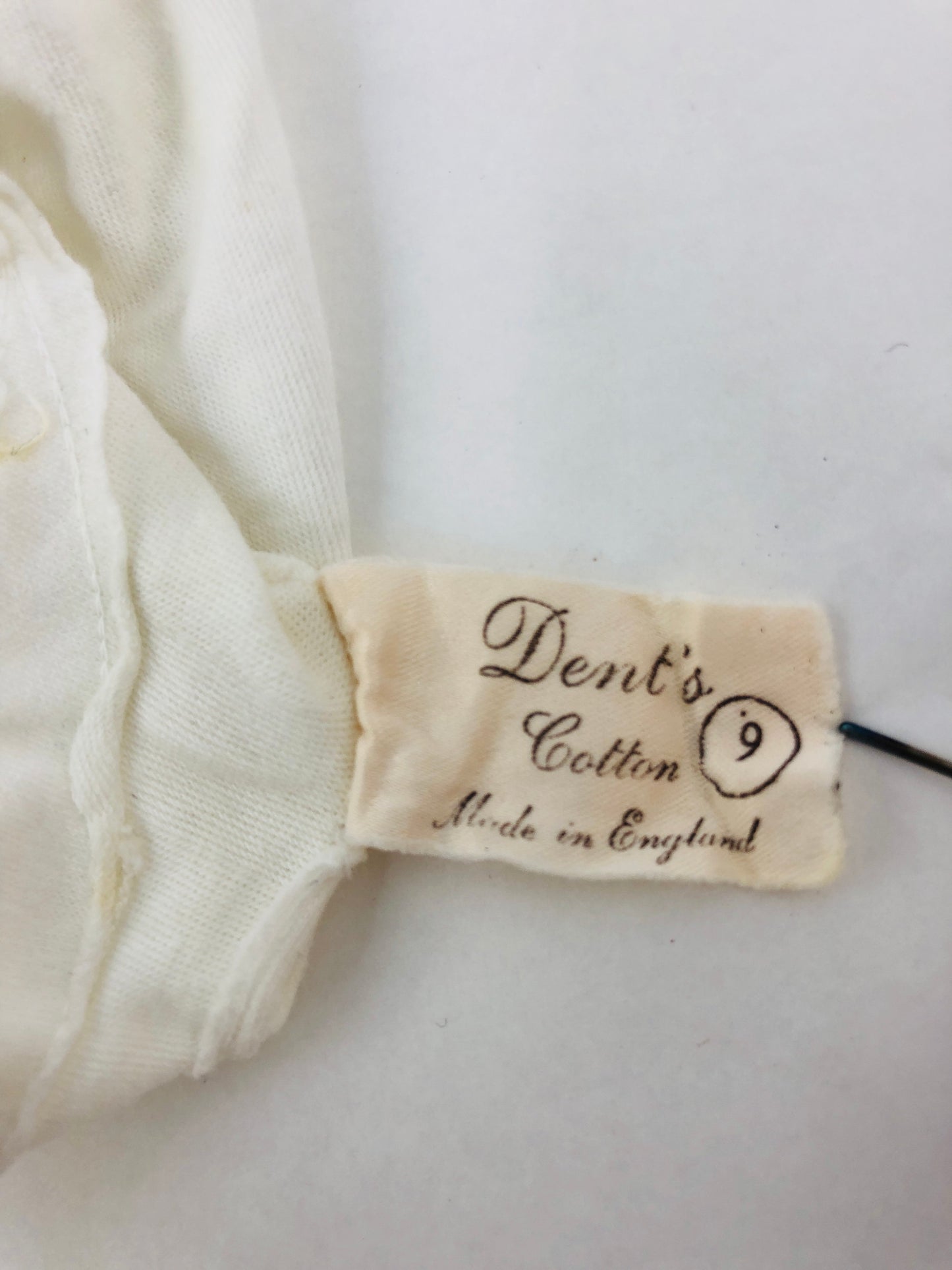 
                  
                    Vintage Dents- Womans Light Cream Gloves 9 (21667)
                  
                