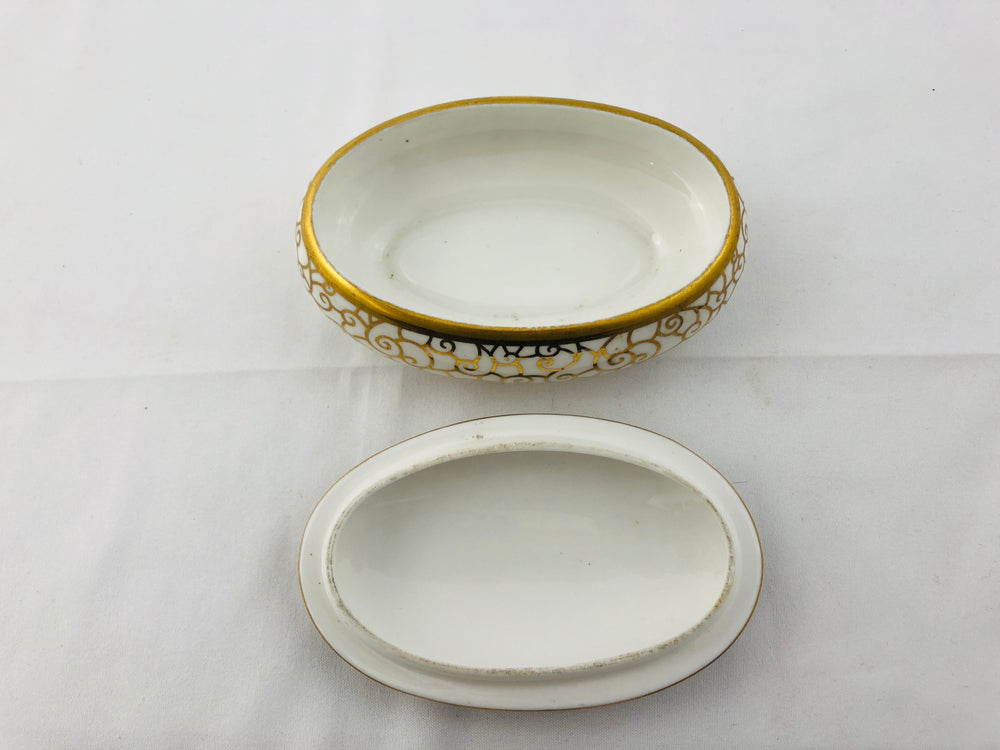 
                  
                    Saint James Fine China Jewellery Trinket Box (20703)
                  
                