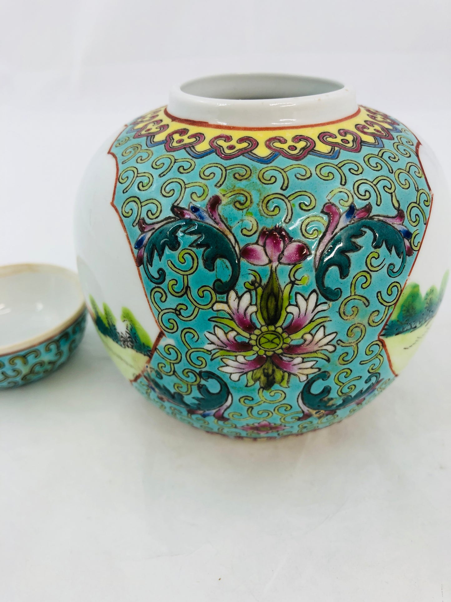 
                  
                    Chinese Porcelain Ginger Jar (21743)
                  
                
