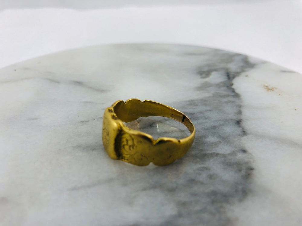 
                  
                    9K Gold Males Signet Ring - Solid (21592)
                  
                