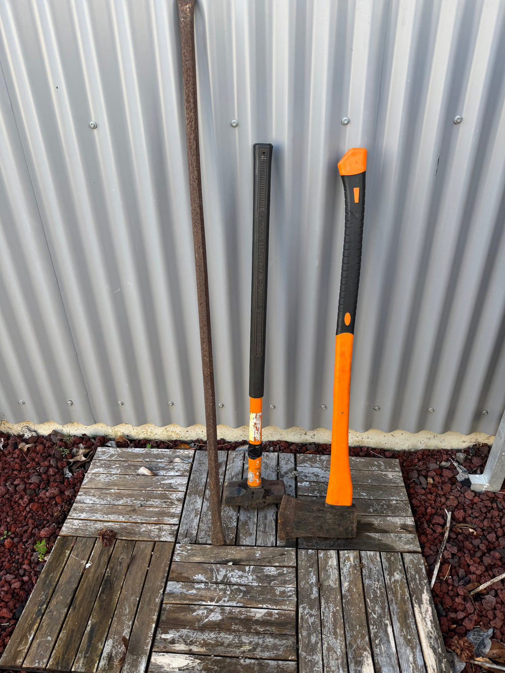 Axe, Sledge Hammer and Digger Bar (21516)