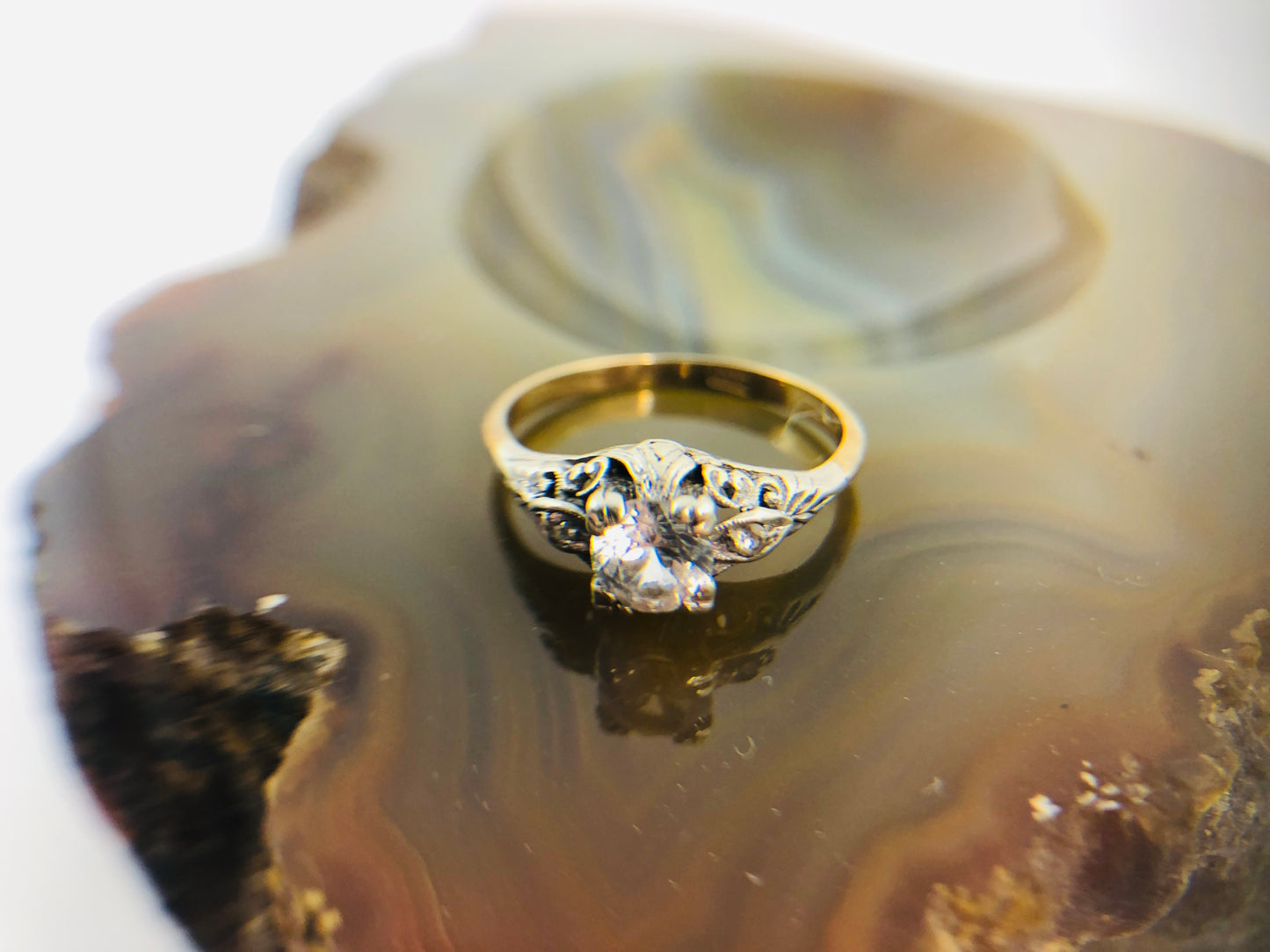 
                  
                    9ct Gold & White Gold Ring (21593)
                  
                