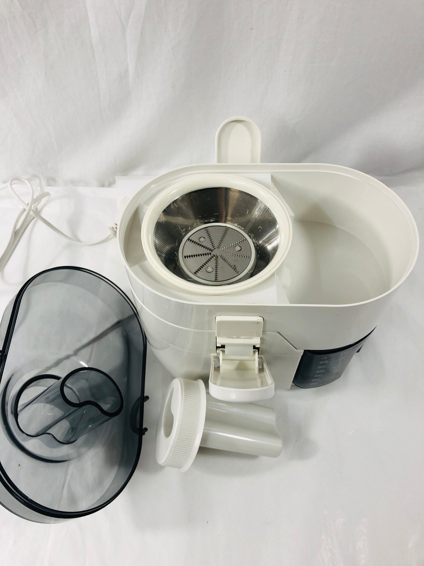 
                  
                    Kenwood Purejuice Extractor JE500  (21521)
                  
                