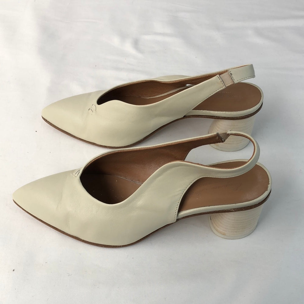 
                  
                    Vero Cuoio Cream Shoes with Strap - Size 38 (16743)
                  
                
