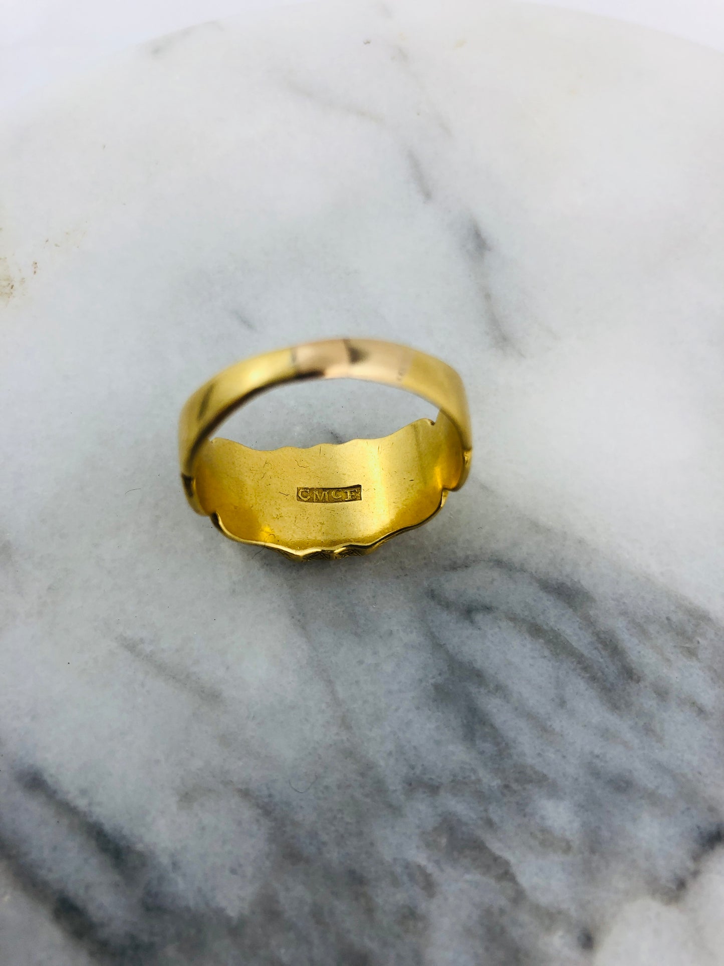 
                  
                    9K Gold Males Signet Ring - Solid (21592)
                  
                