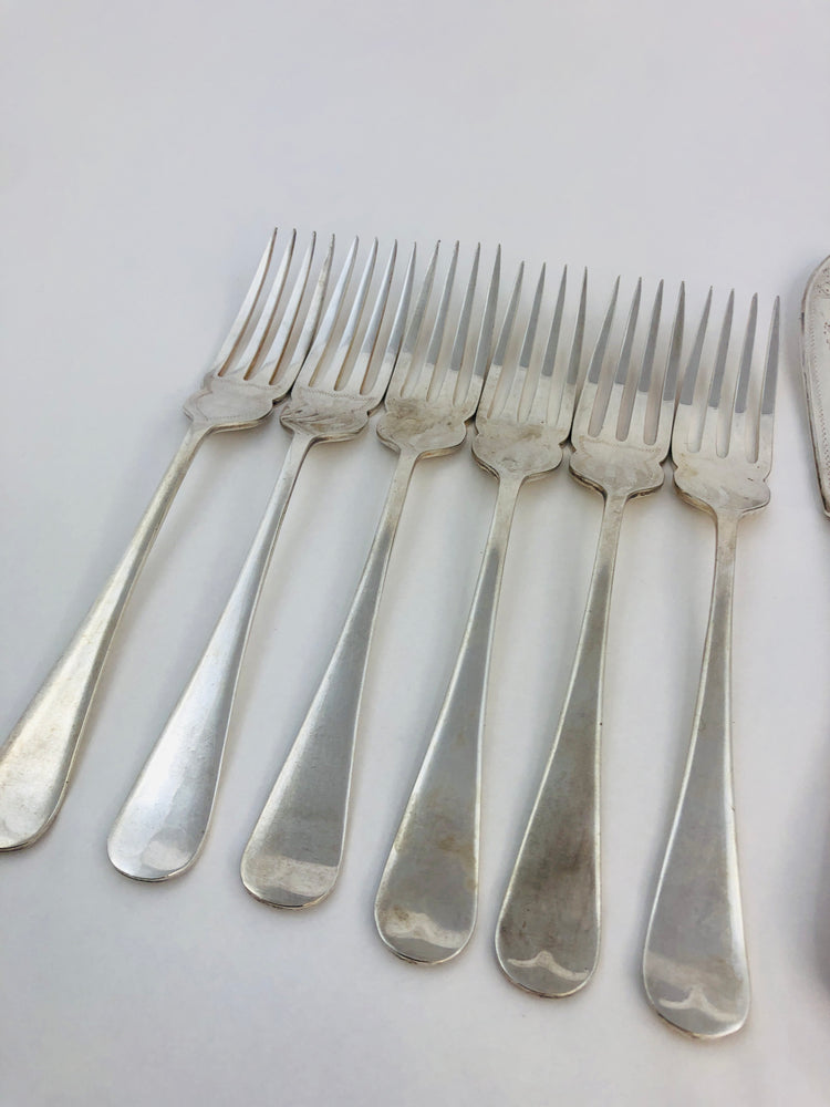
                  
                    Vintage 12 Piece Fish Cutlery Set - Silver Plate (21318)
                  
                
