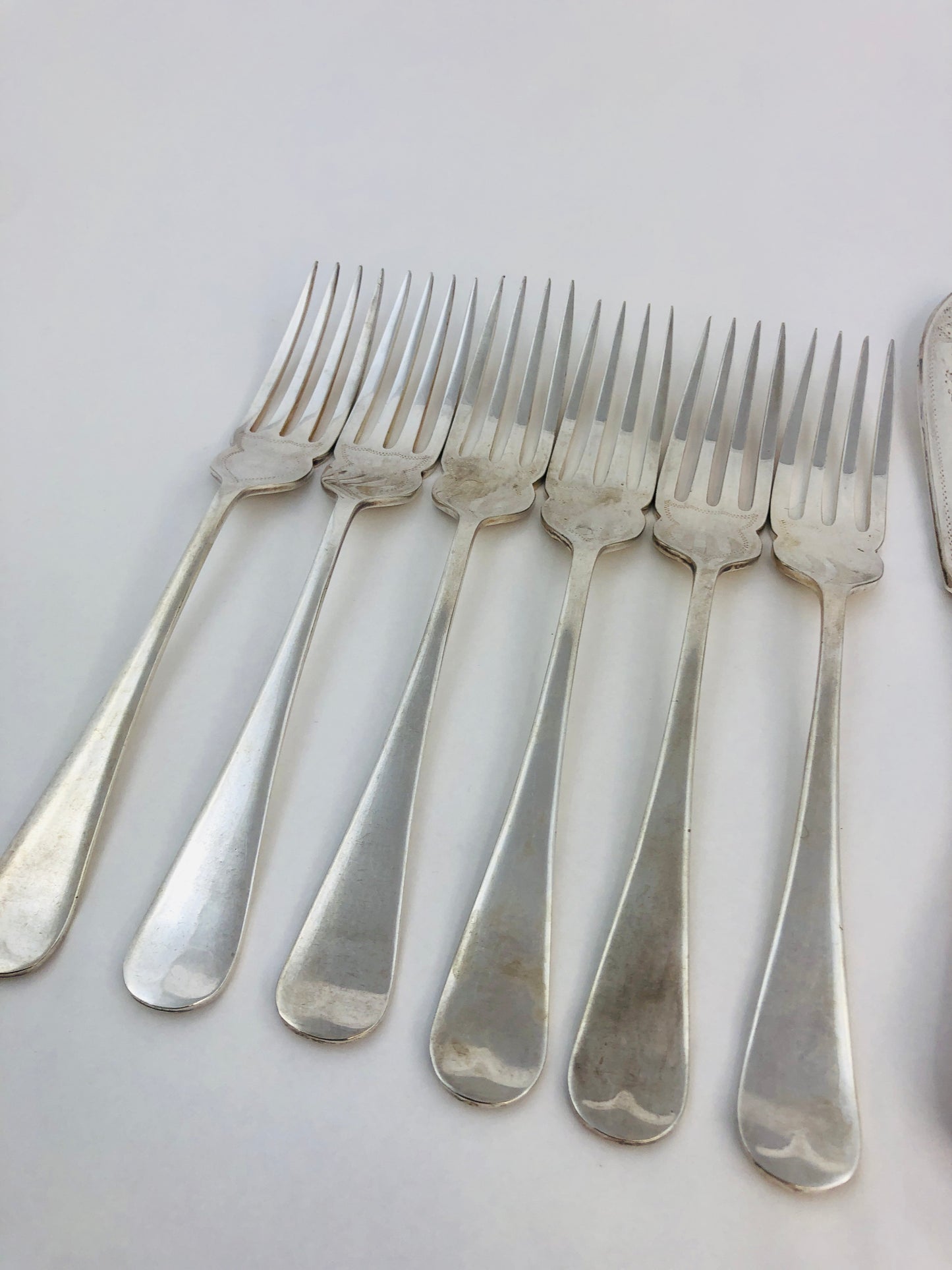 
                  
                    Vintage 12 Piece Fish Cutlery Set - Silver Plate (21318)
                  
                