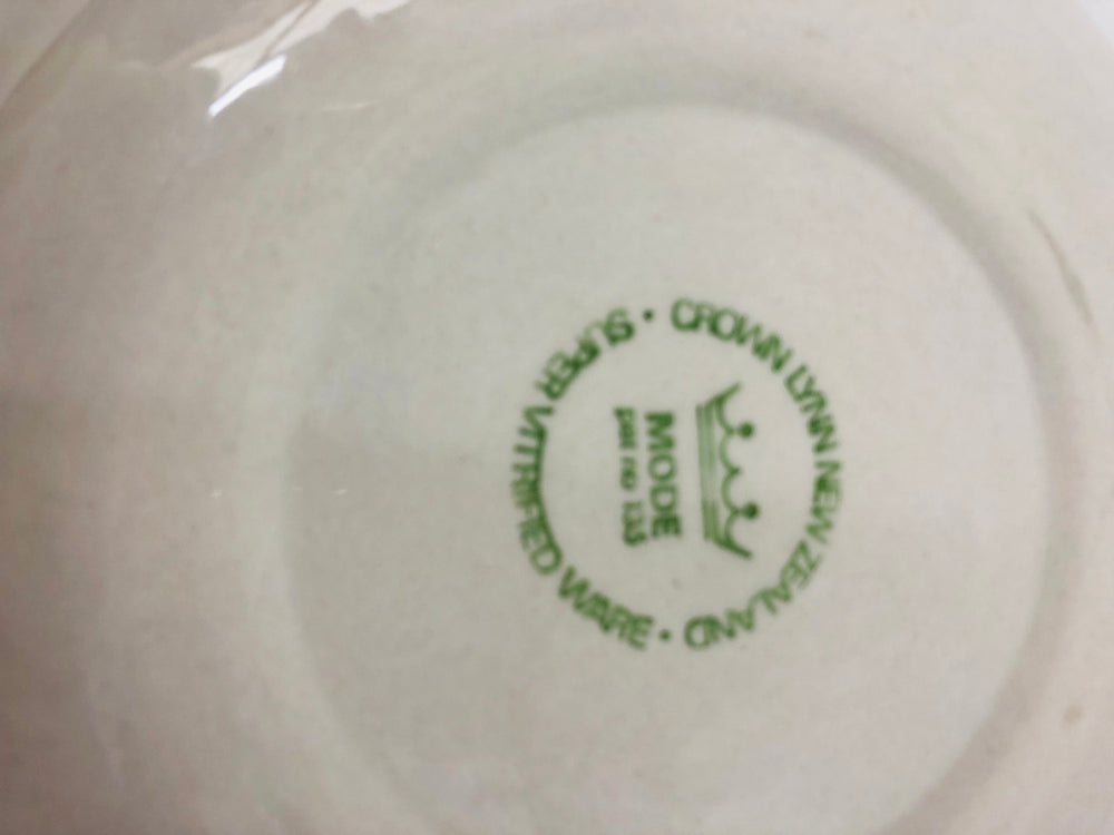 
                  
                    Crown Lynn - Mode 135 Soup Bowls x 4 (20587)
                  
                
