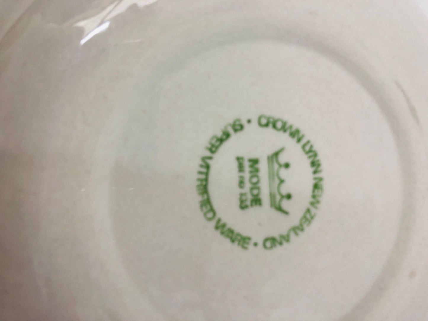 
                  
                    Crown Lynn - Mode 135 Soup Bowls x 4 (20587)
                  
                