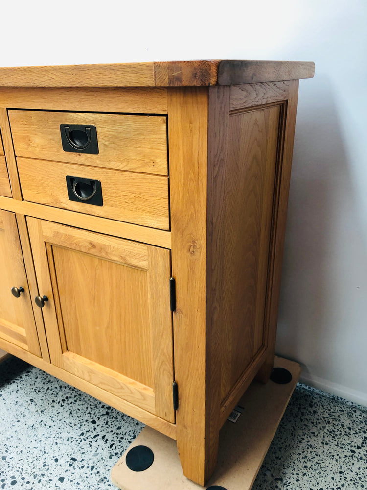 
                  
                    Stunning Besp-Oak Solid Oak 2 Piece Hutch Buffet Unit (21603)
                  
                