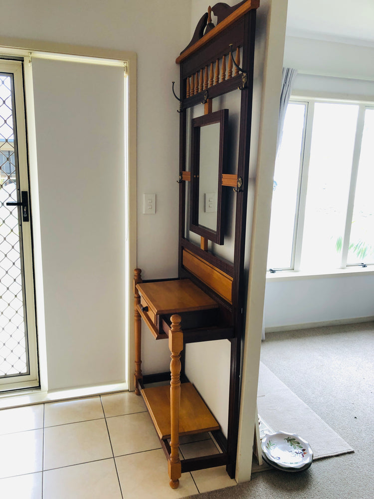
                  
                    Beautiful Two-Tone Hall Table with Mirror (21792)
                  
                