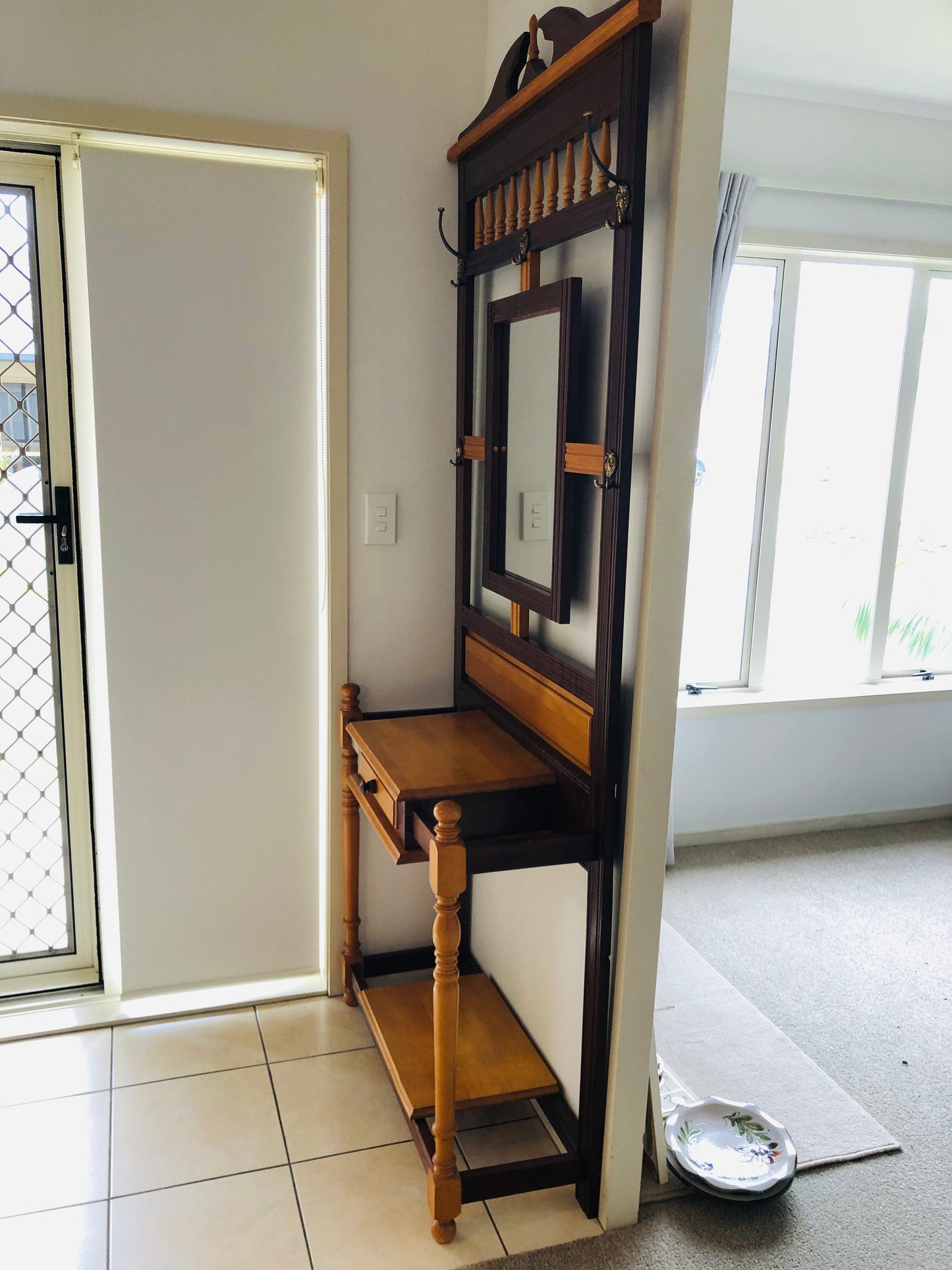 
                  
                    Beautiful Two-Tone Hall Table with Mirror (21792)
                  
                