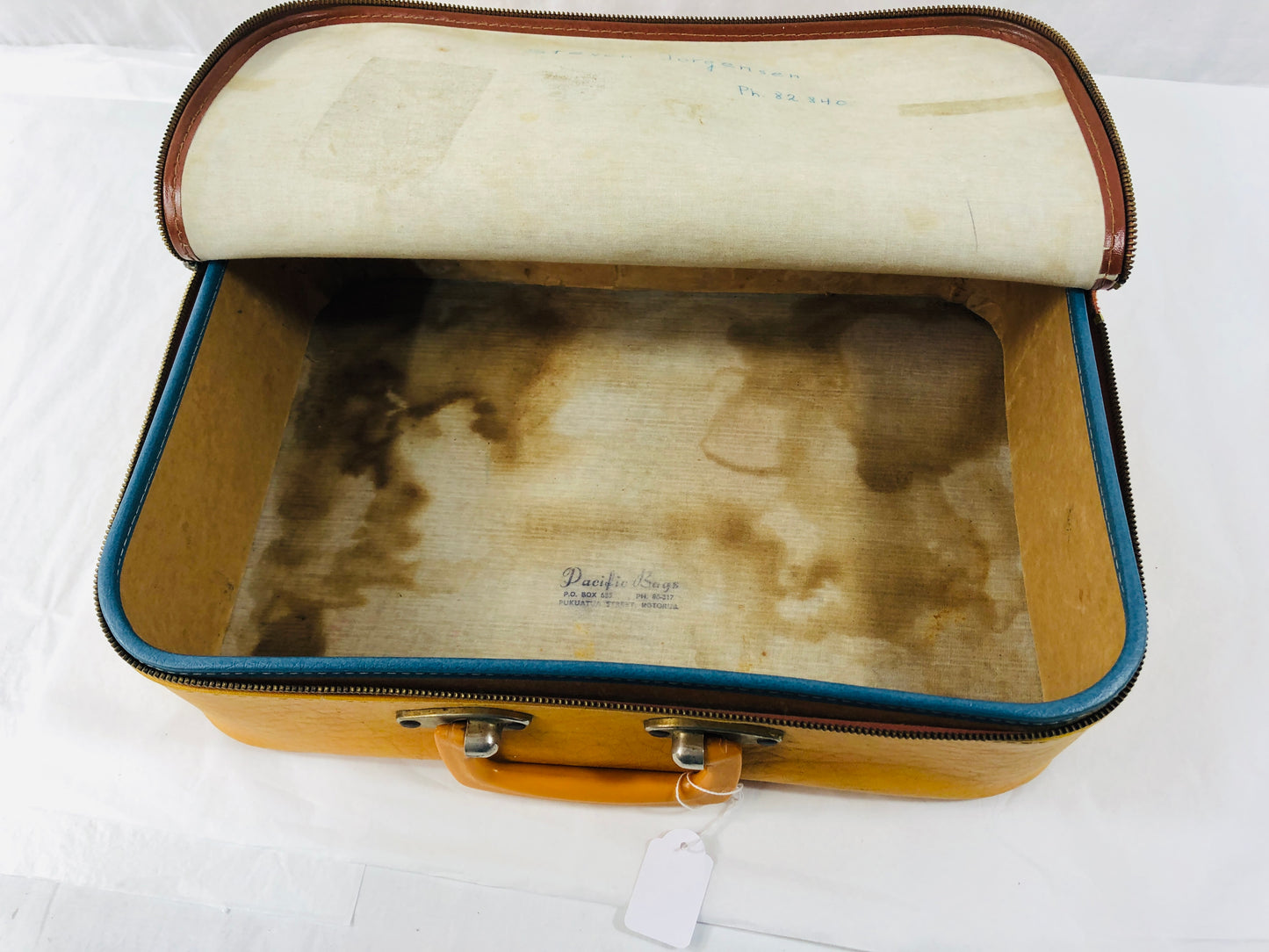 
                  
                    Small Vintage College Bag/Suitcase - Zip up (21527)
                  
                