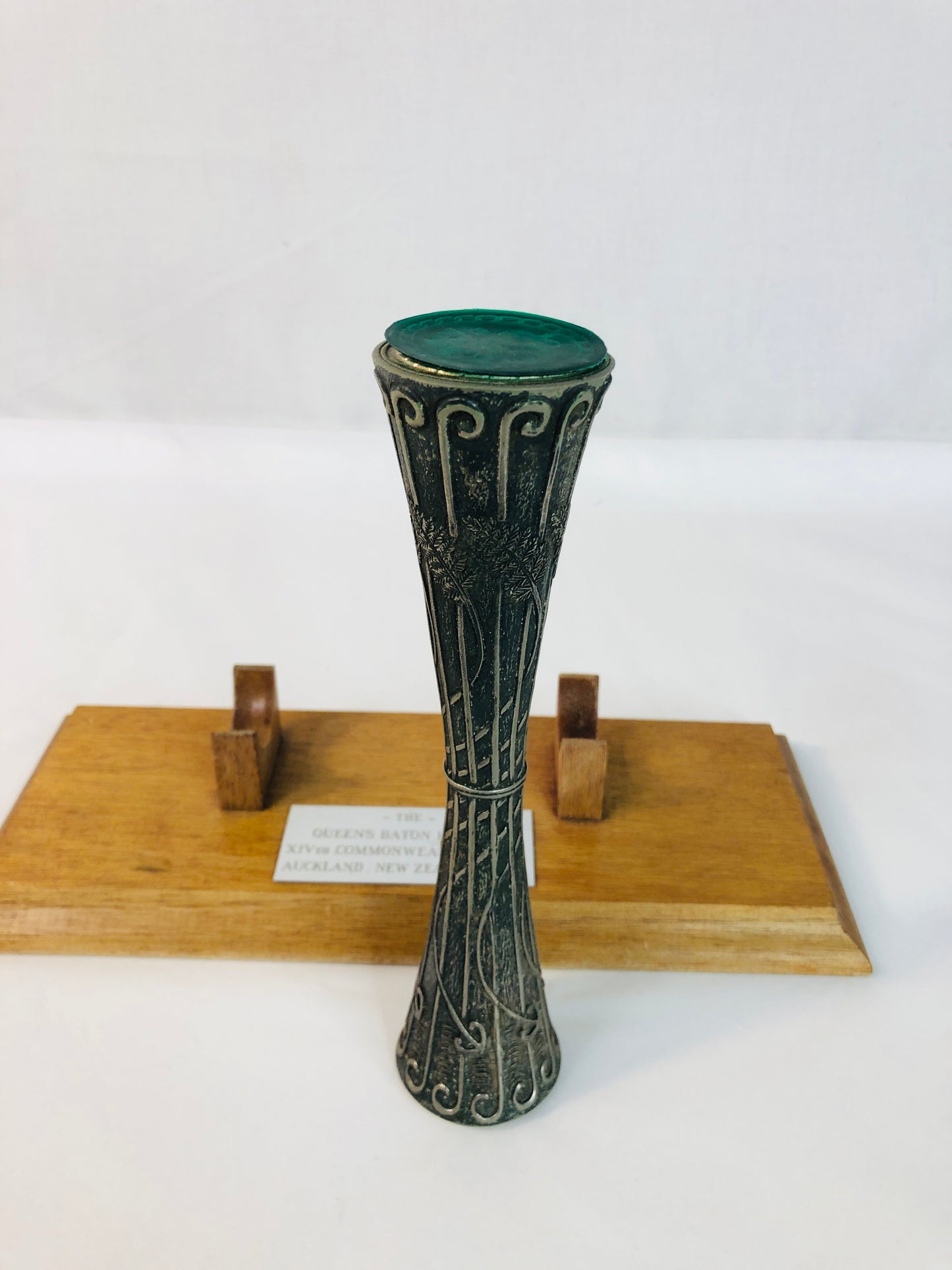 
                  
                    'Queen's Baton Replica XIV Commonwealth Games Auckland (18081)
                  
                