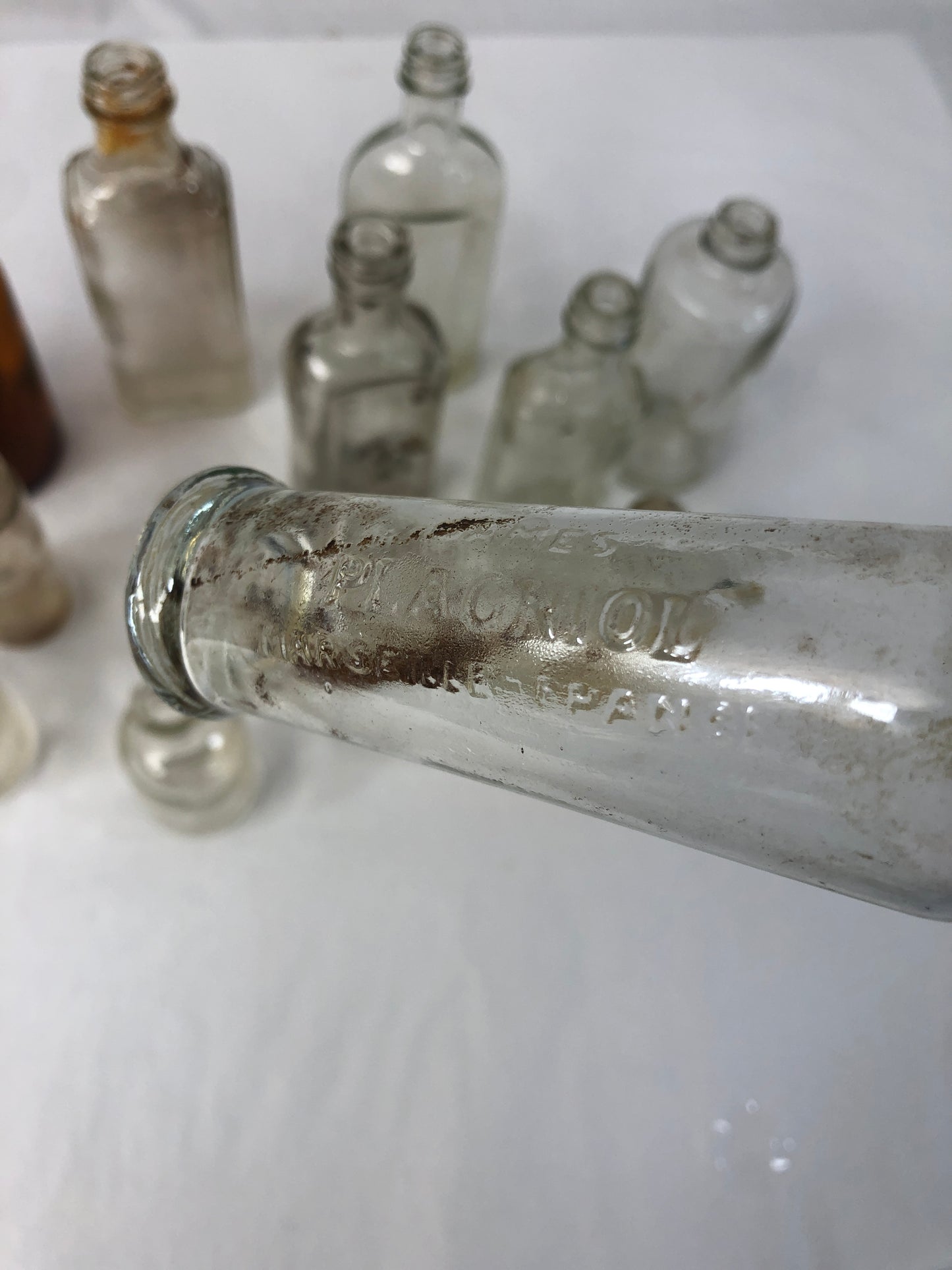 
                  
                    Bulk lot Vintage Glass Bottles (19226)
                  
                