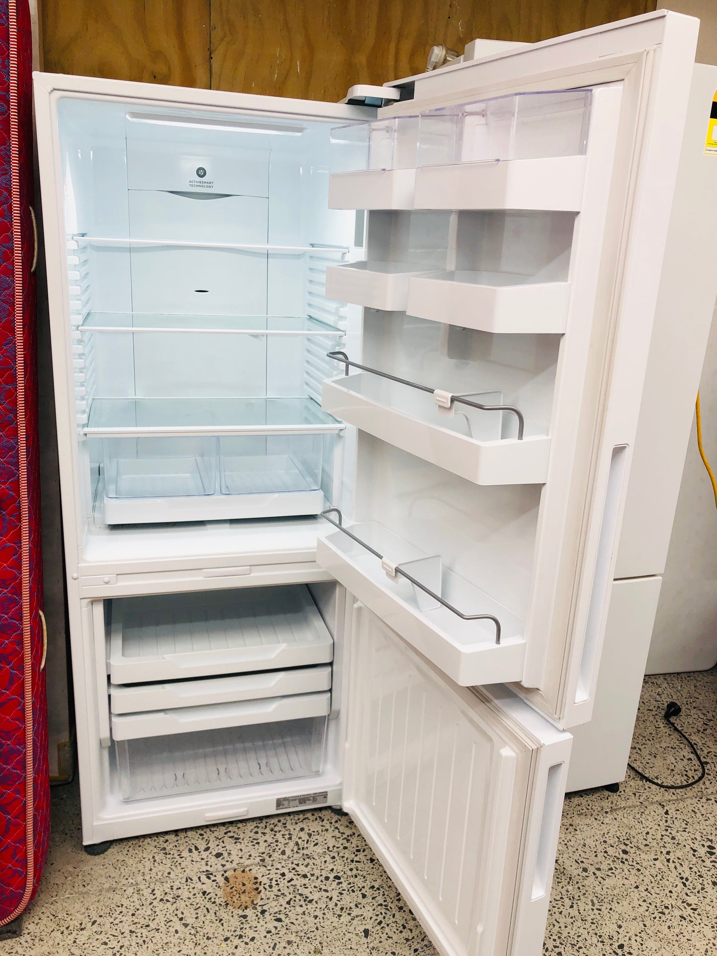 
                  
                    Fisher & Paykel Fridge Freezer 373L.  (21594)
                  
                