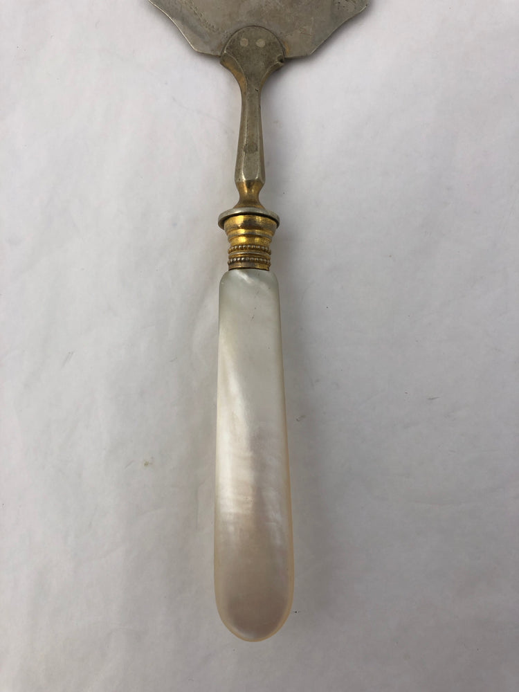 
                  
                    Cake server with Mother of Pearl Handle (19256)
                  
                