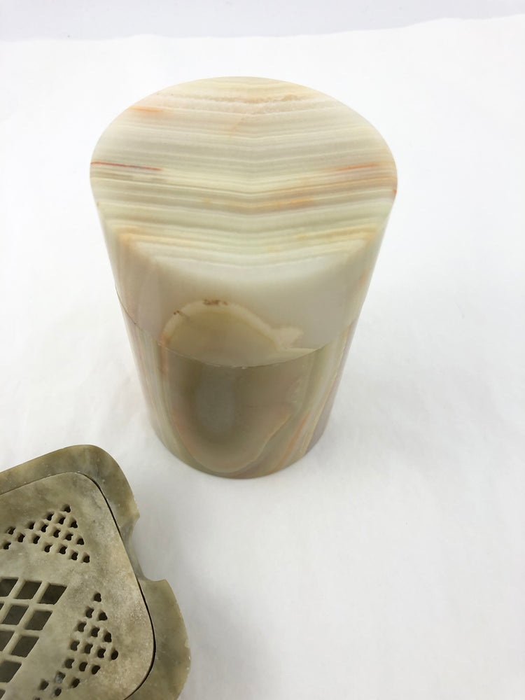 
                  
                    Onyx Pot and Marble Stone Soap Dish (19251)
                  
                