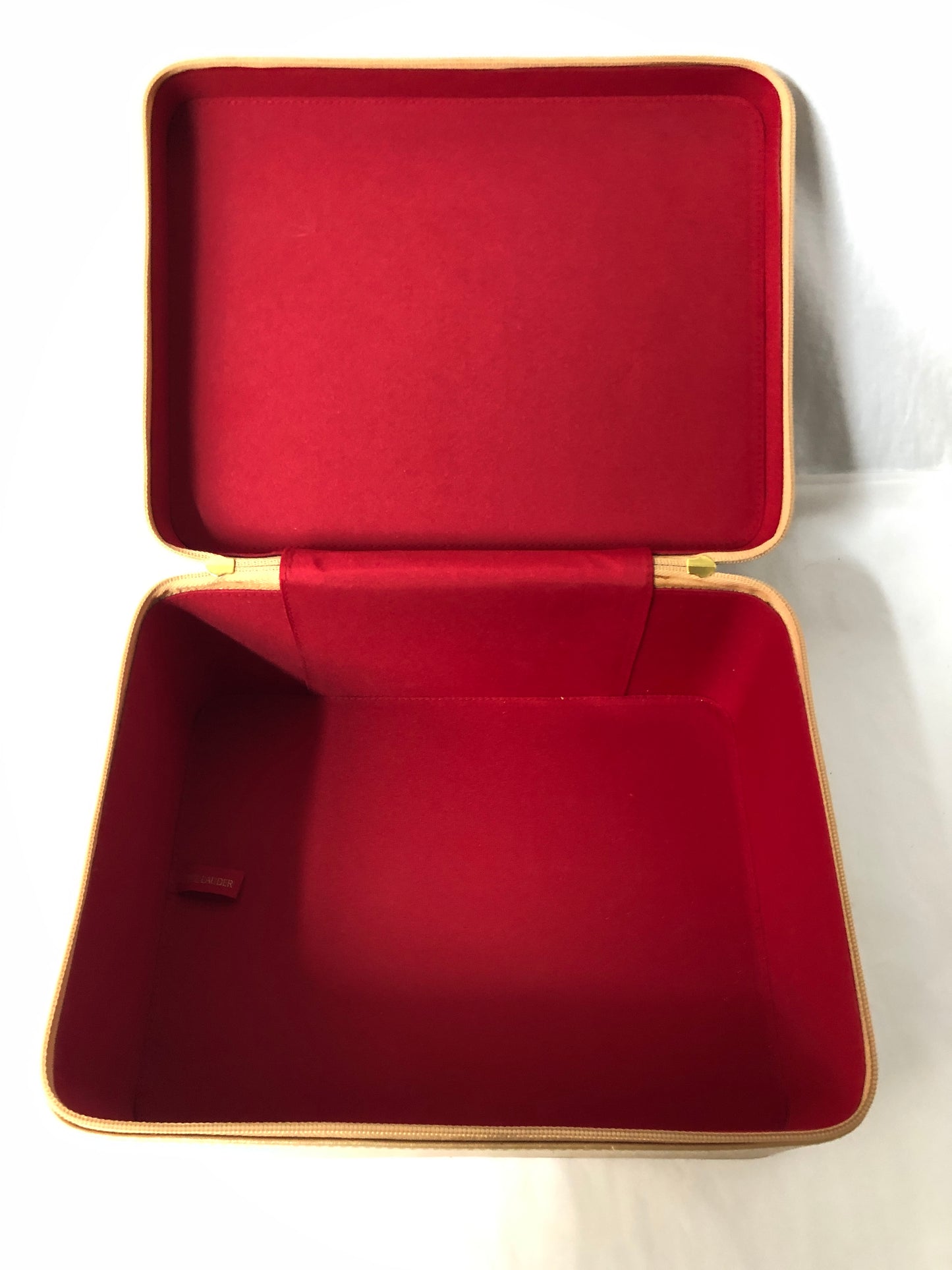 
                  
                    Estee Lauder Large Cosmetic Travel Storage Case (21444)
                  
                