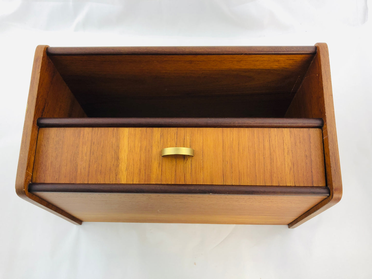 
                  
                    Mid-centry Wall Mounted Bedside Shelf with Drawer (21654)
                  
                