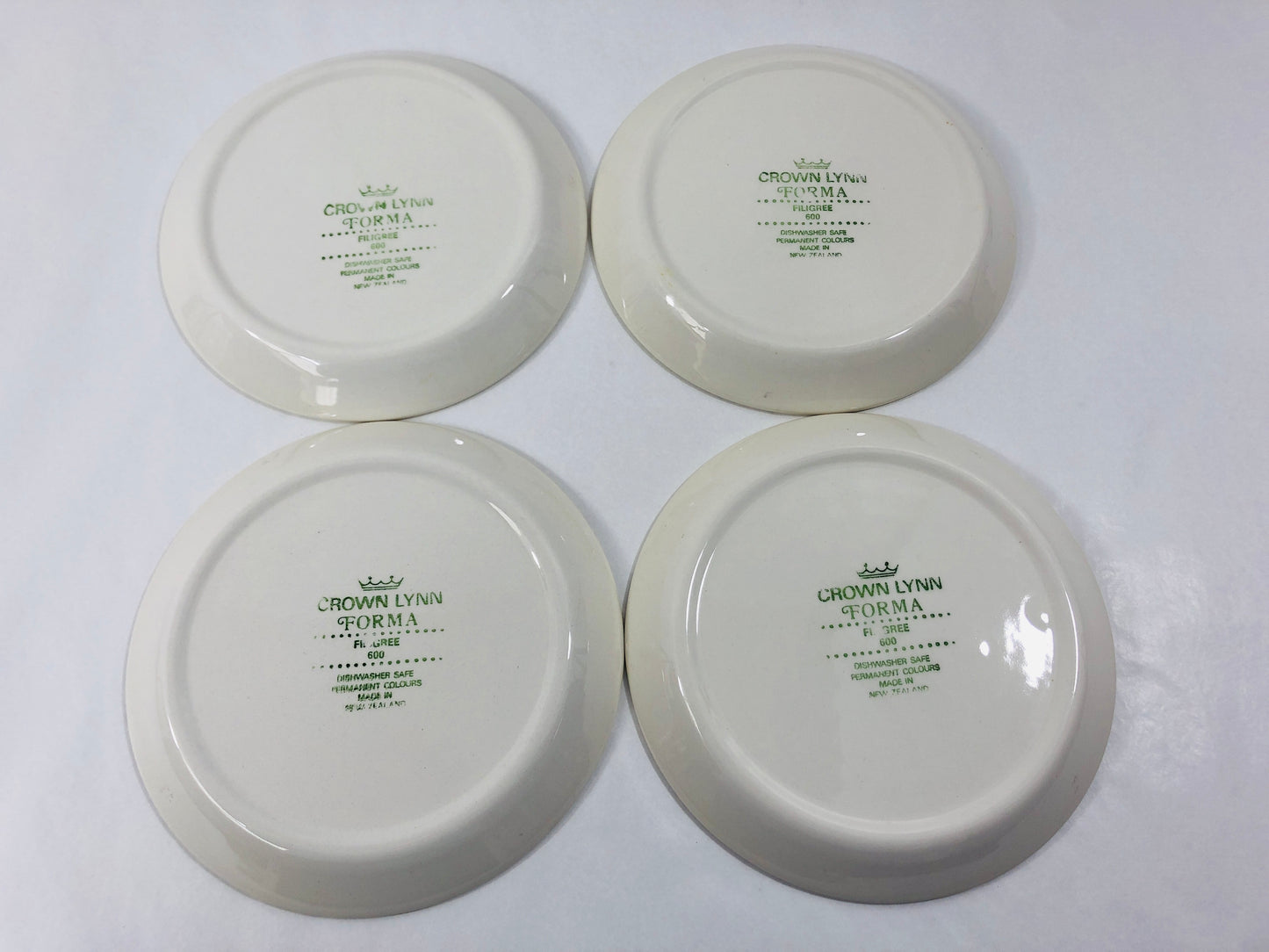 
                  
                    Crown Lynn - Forma Filigree 600 Side Plates  x 4(20585)
                  
                