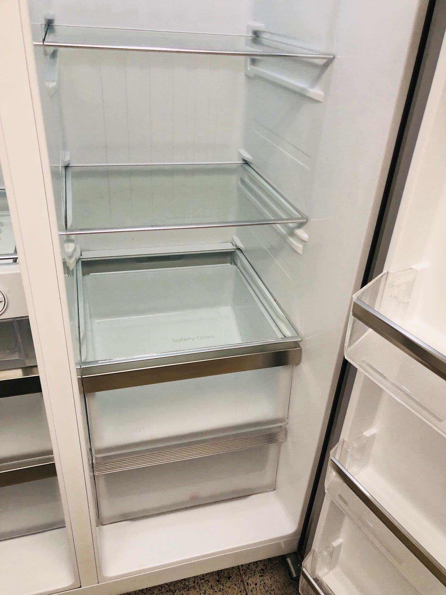 
                  
                    Midea - 584L Side by Side S/S Fridge Freezer (21601)
                  
                