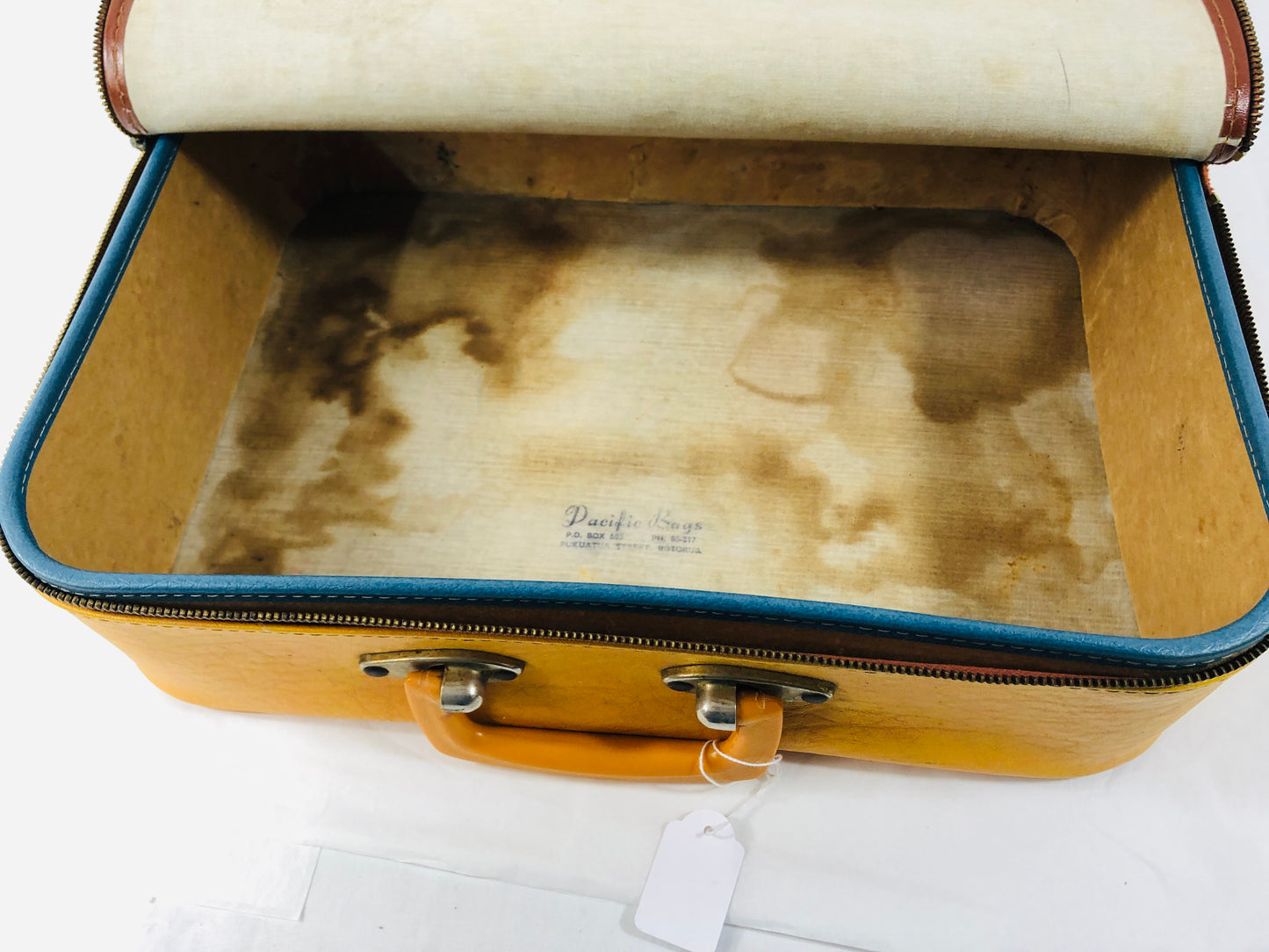 
                  
                    Small Vintage College Bag/Suitcase - Zip up (21527)
                  
                