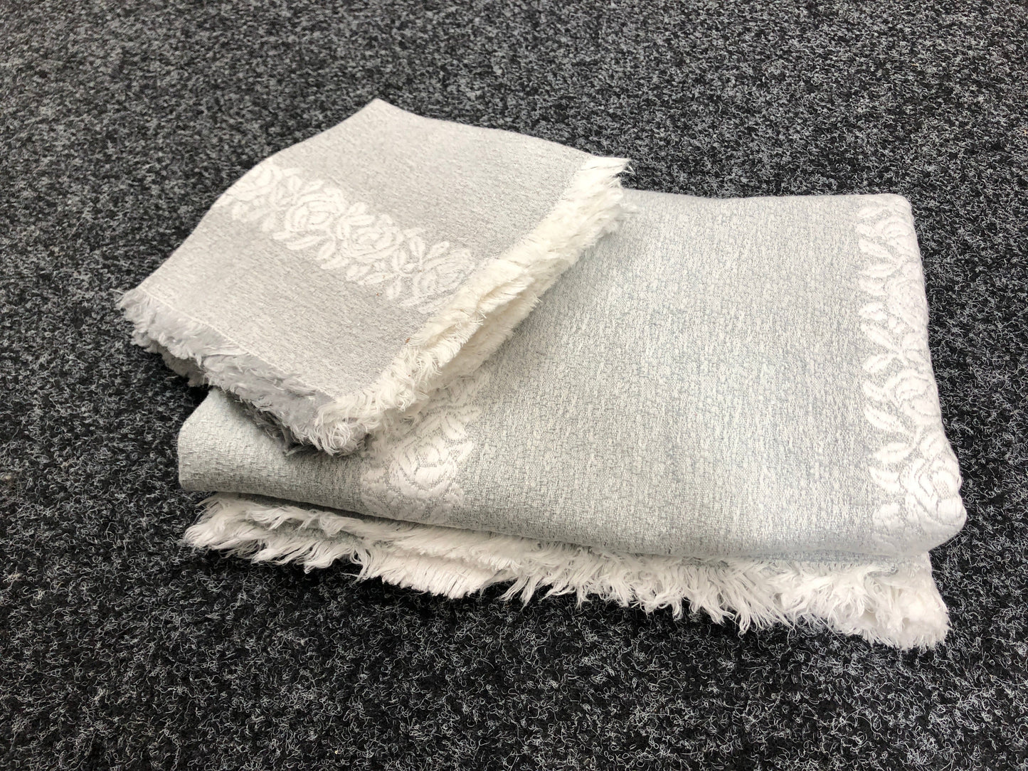 
                  
                    Grey Tablecloth With Napkins (21408)
                  
                