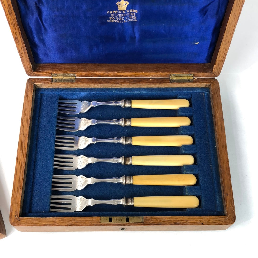 
                  
                    Vintage Mappin & Webb Silver Plated Fish Knife & Forks  (17379)
                  
                